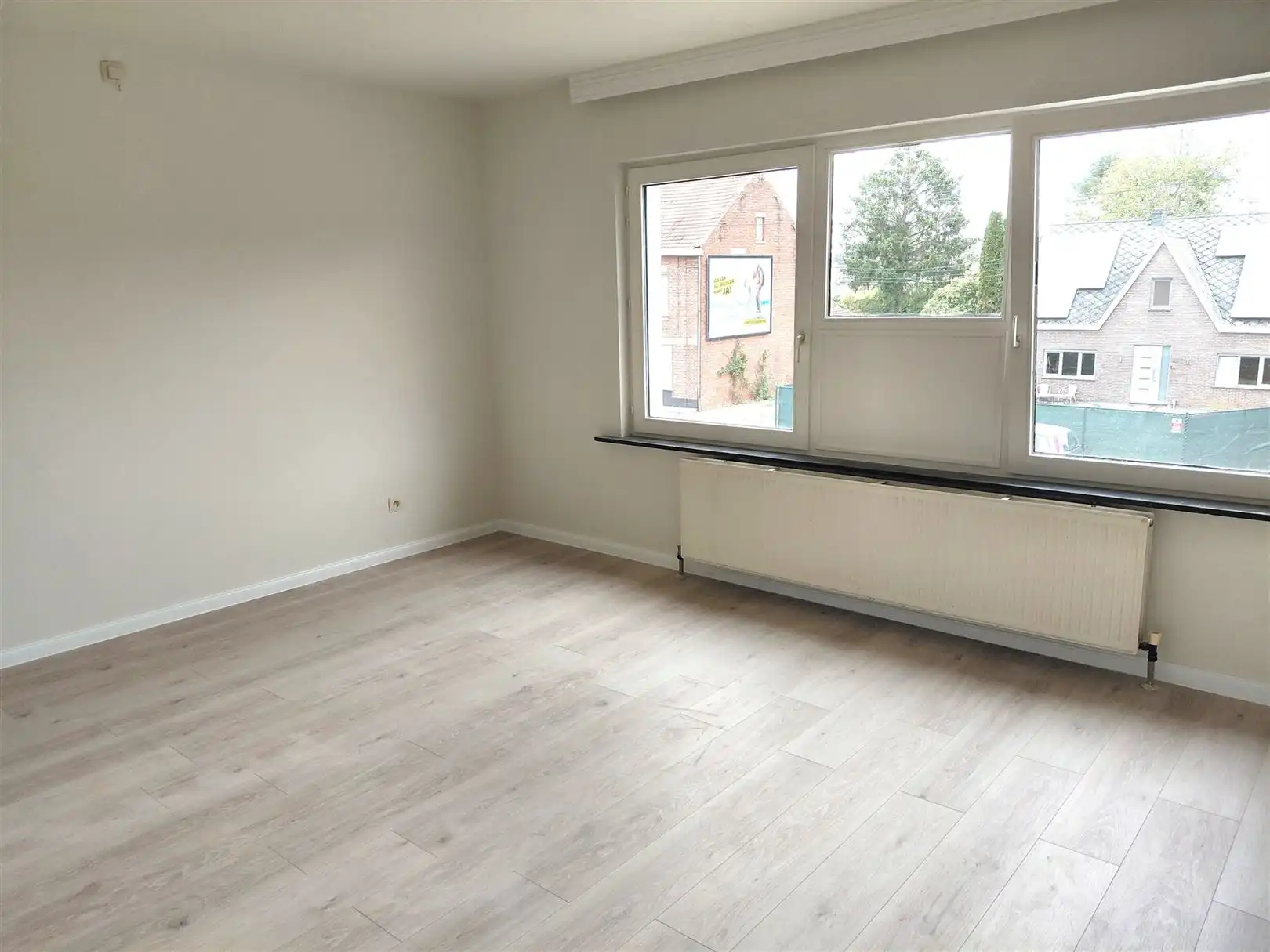 TE HUUR: Appartement met 2 slaapkamers en terras te Beverlo! foto 7