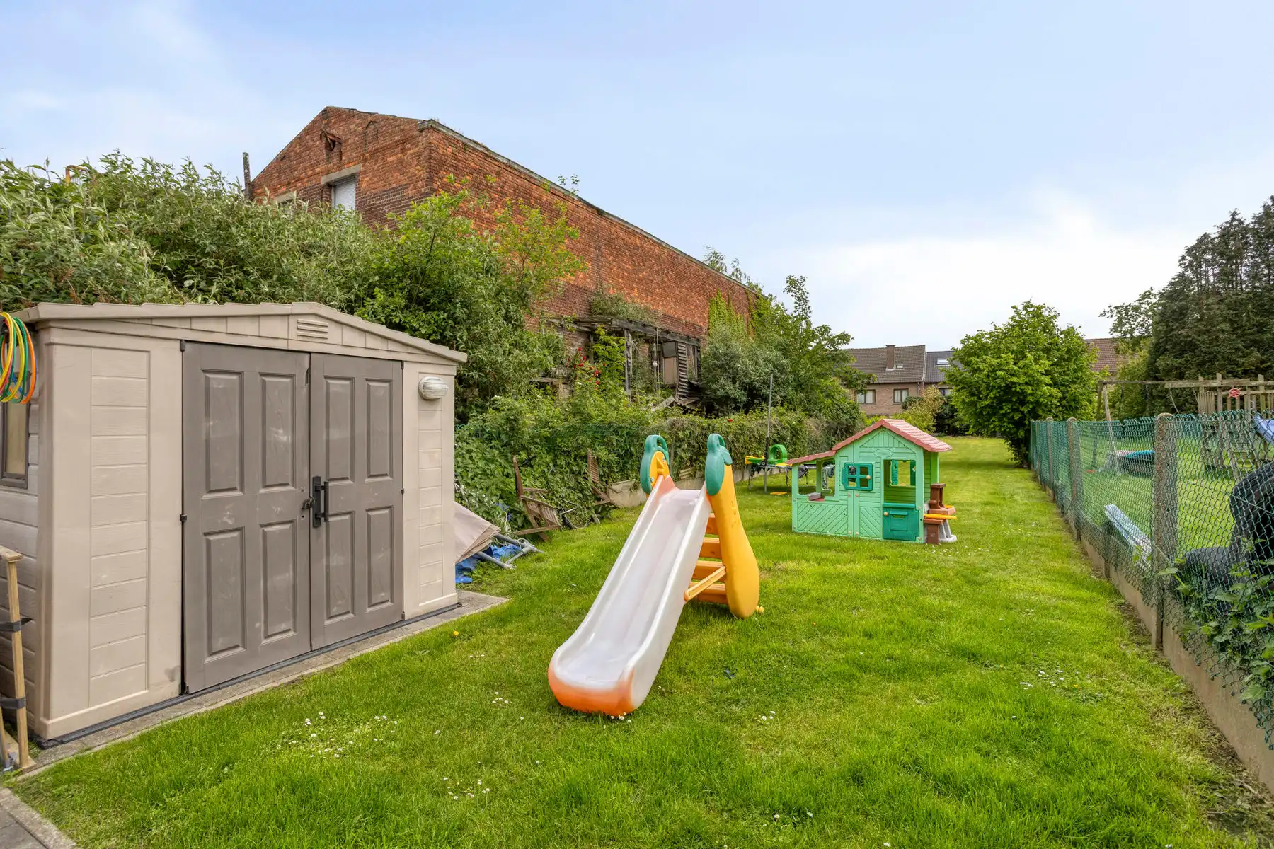 Goed gelegen woning met 3 slaapkamers, bureau en tuin foto 5