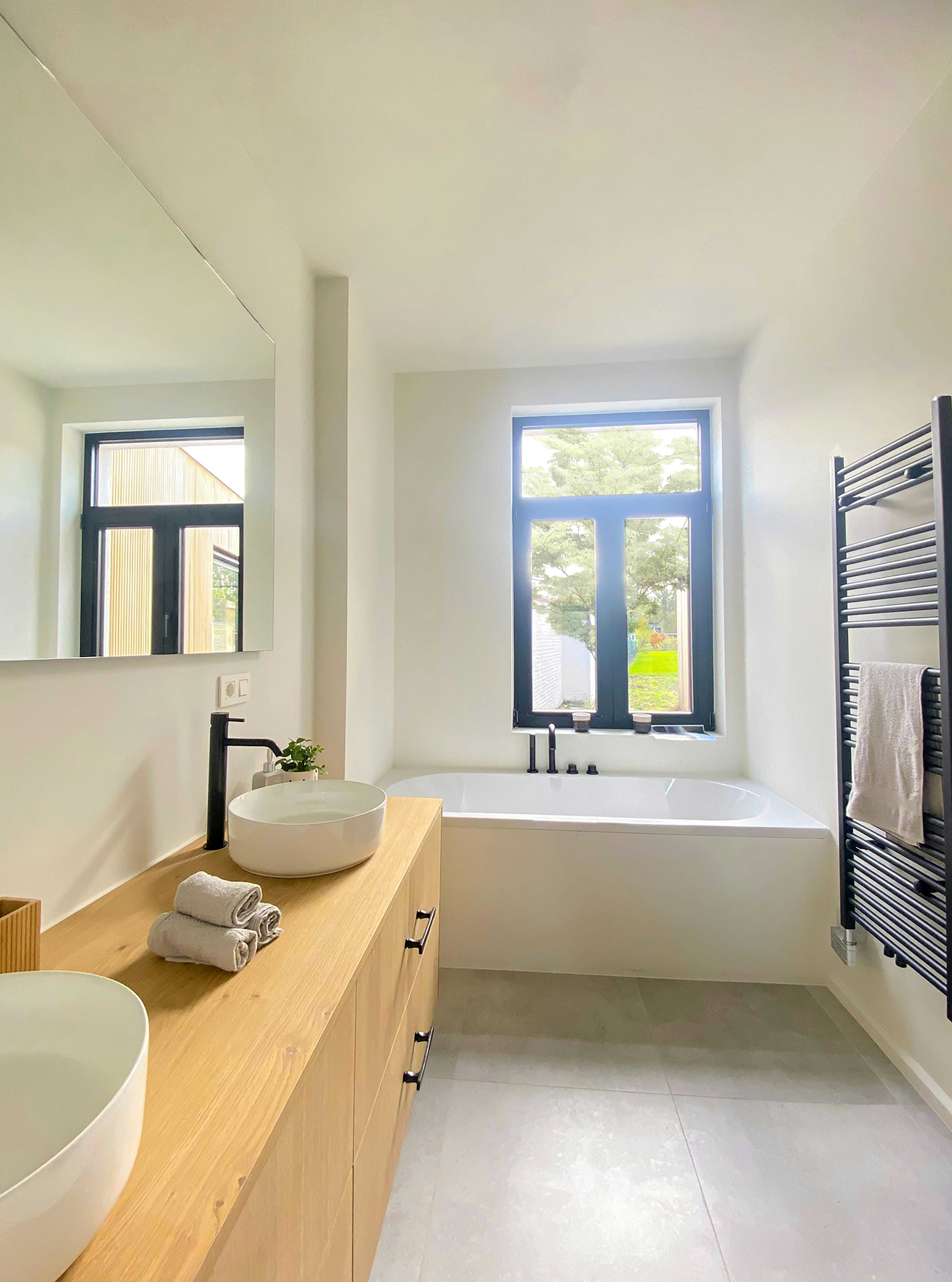 Volledig gerenoveerde halfopen bebouwing te koop te Essen! foto 15