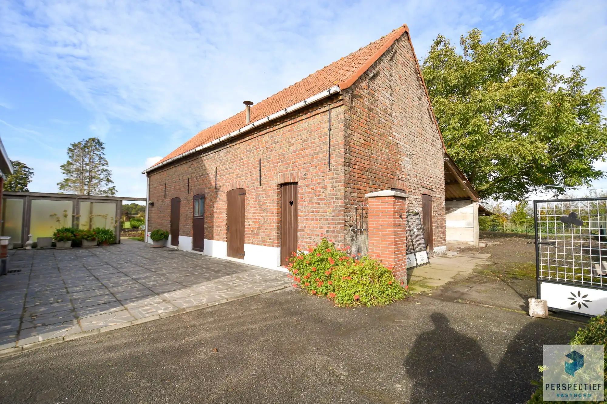 LANDELIJK GELEGEN WONING met SCHUUR  - BOOMGAARD - TUIN & MOESTUIN op 2138 m² foto 3