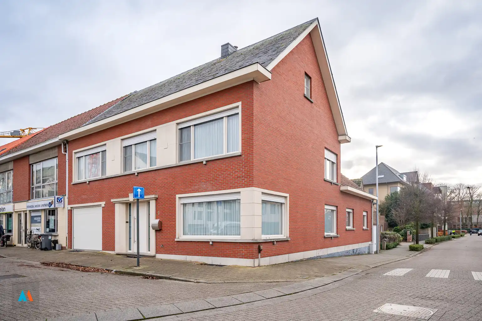 Charmante halfopen woning in hartje Hoogstraten foto {{pictureIndex}}