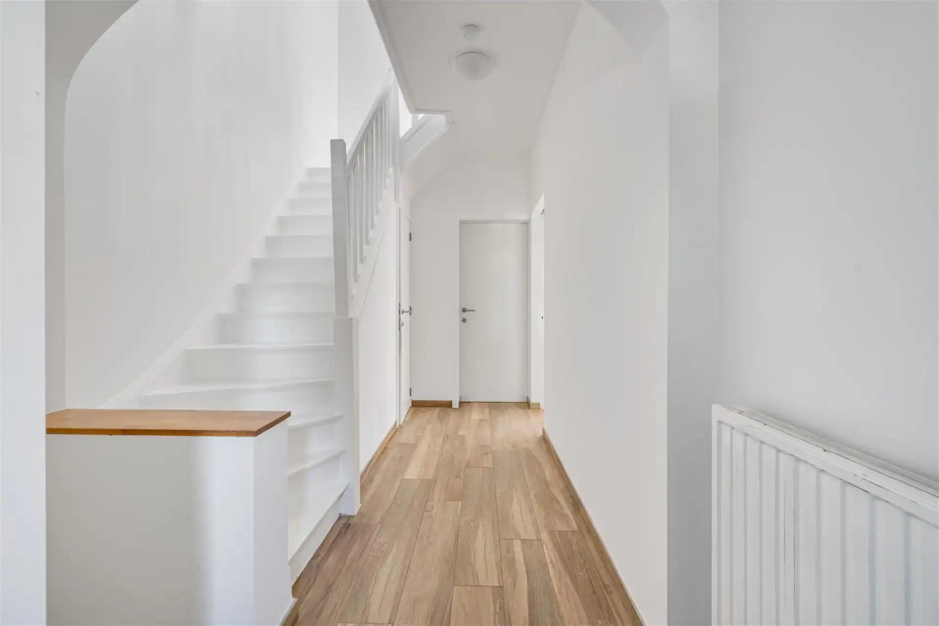 Prachtige HOB met vier slaapkamers, bureau en grote tuin foto 3