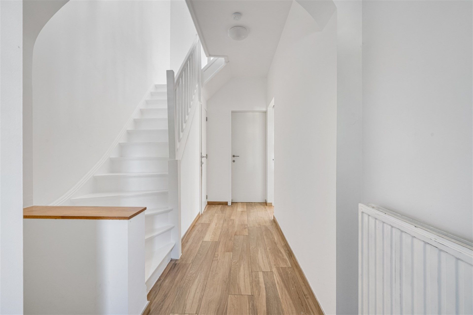 Prachtige HOB met vier slaapkamers, bureau en grote tuin foto 3