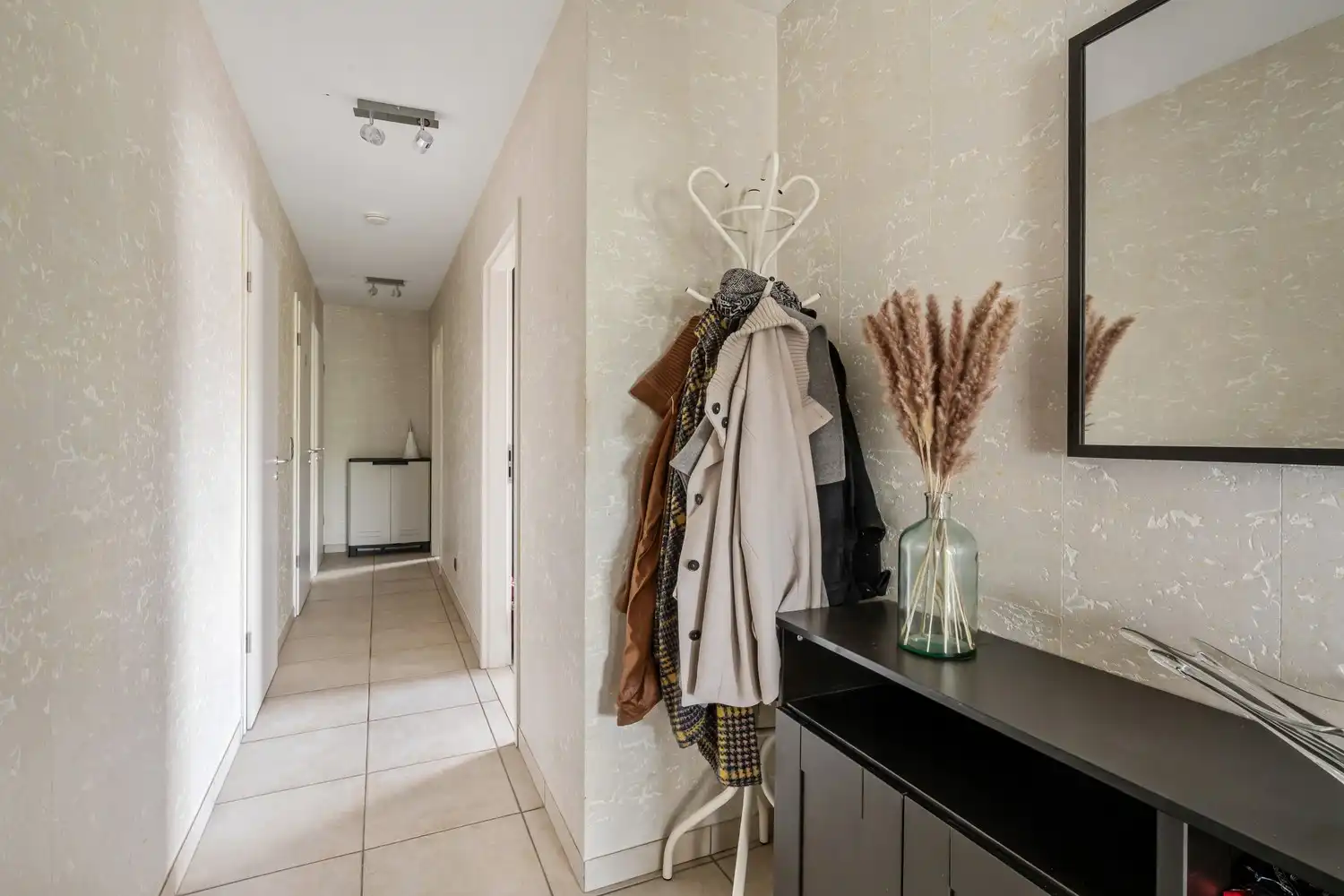 Ruim en lichtrijk appartement van 110 m² met terras, parking en 2 slaapkamers in Ninove foto 4