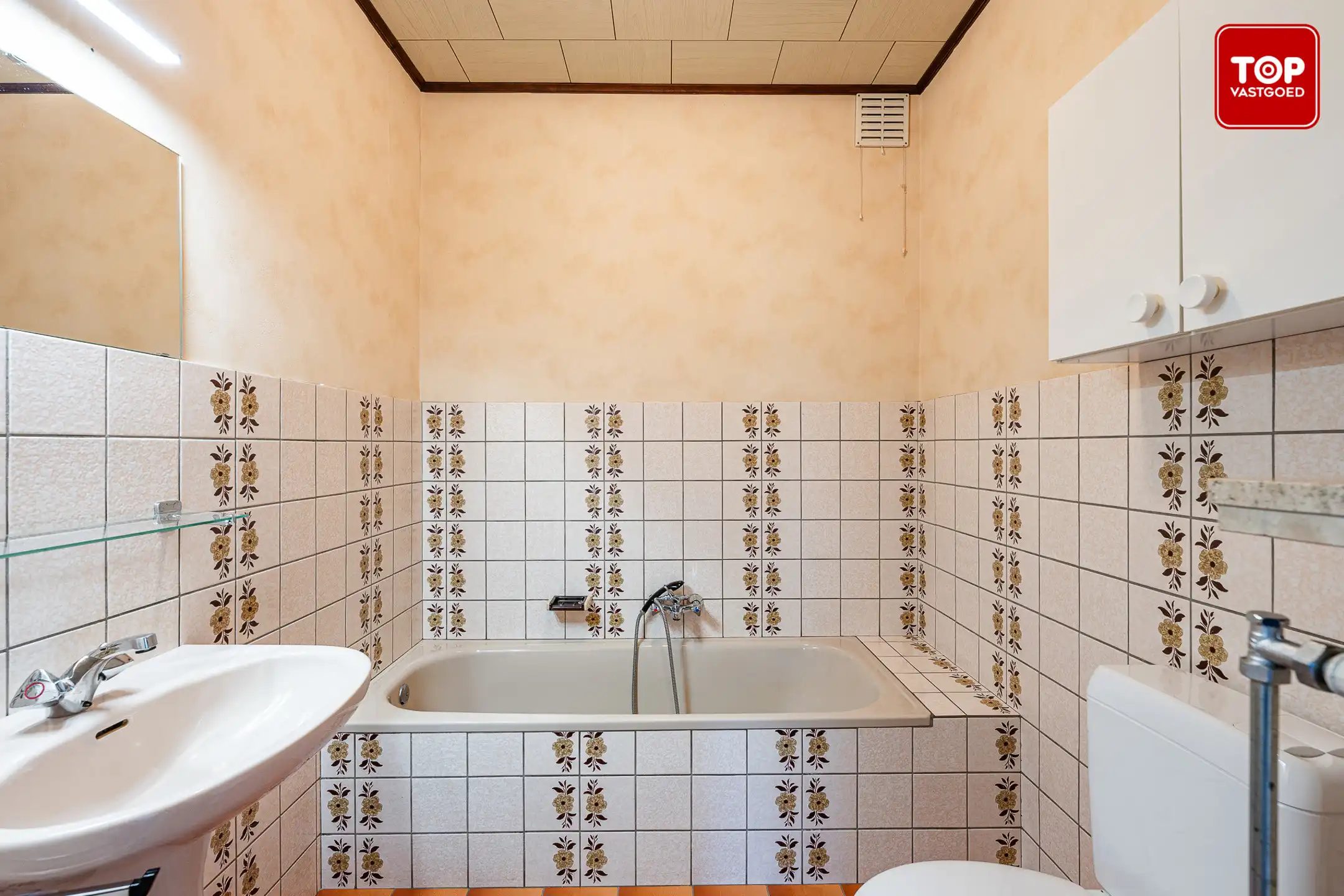 Op te frissen bungalow met 3 ruime slaapkamers en een zonnige tuin van circa 500 m² foto 12