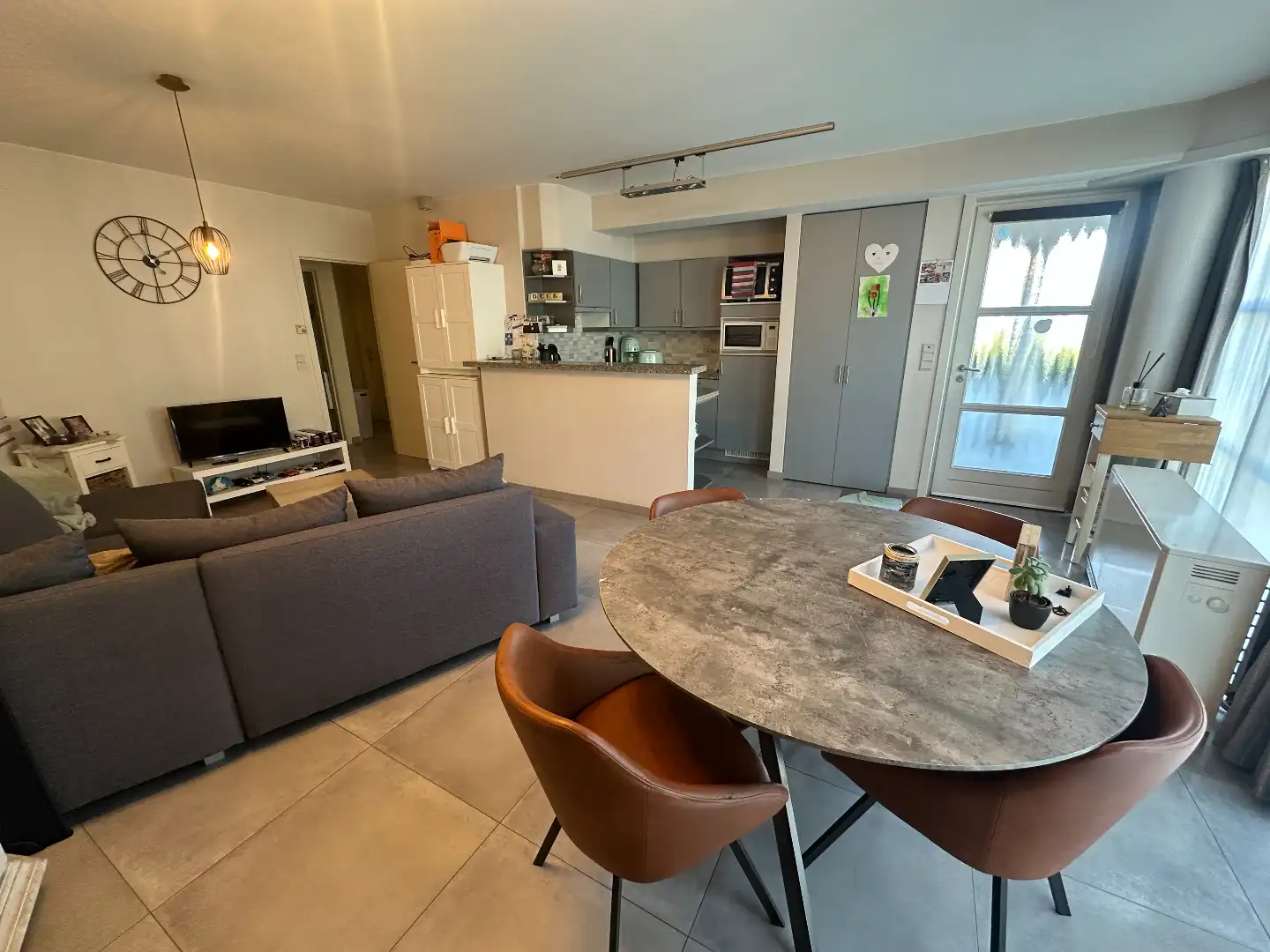 Instapklare handelsruimte met 2-slaapkamer appartement en garage, centrum Koekelare foto 5
