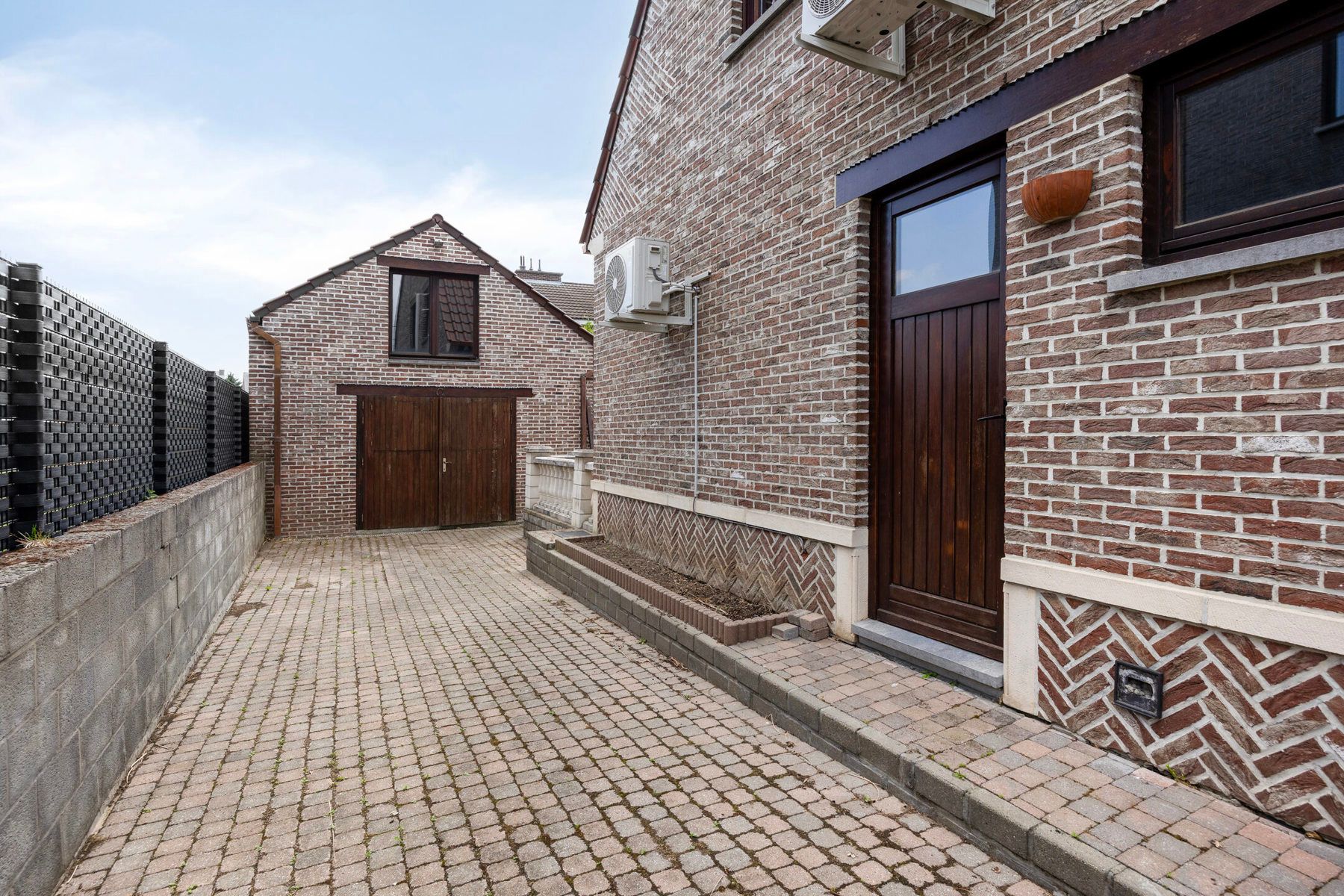 Ruime gezinswoning met 5 slaapkamers, tuin en garage foto 40
