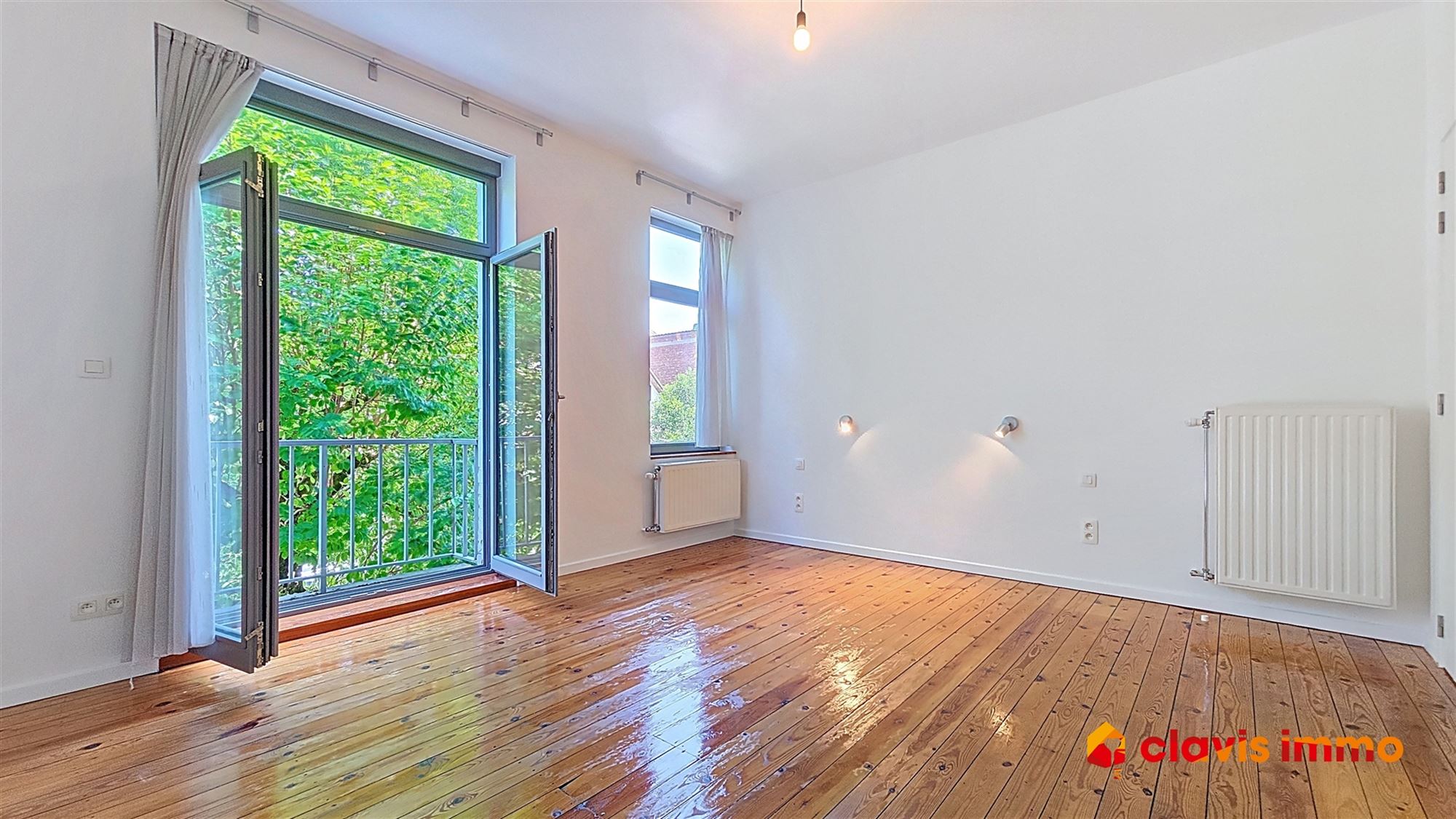 Volledig gerenoveerde woning met tuin foto 11