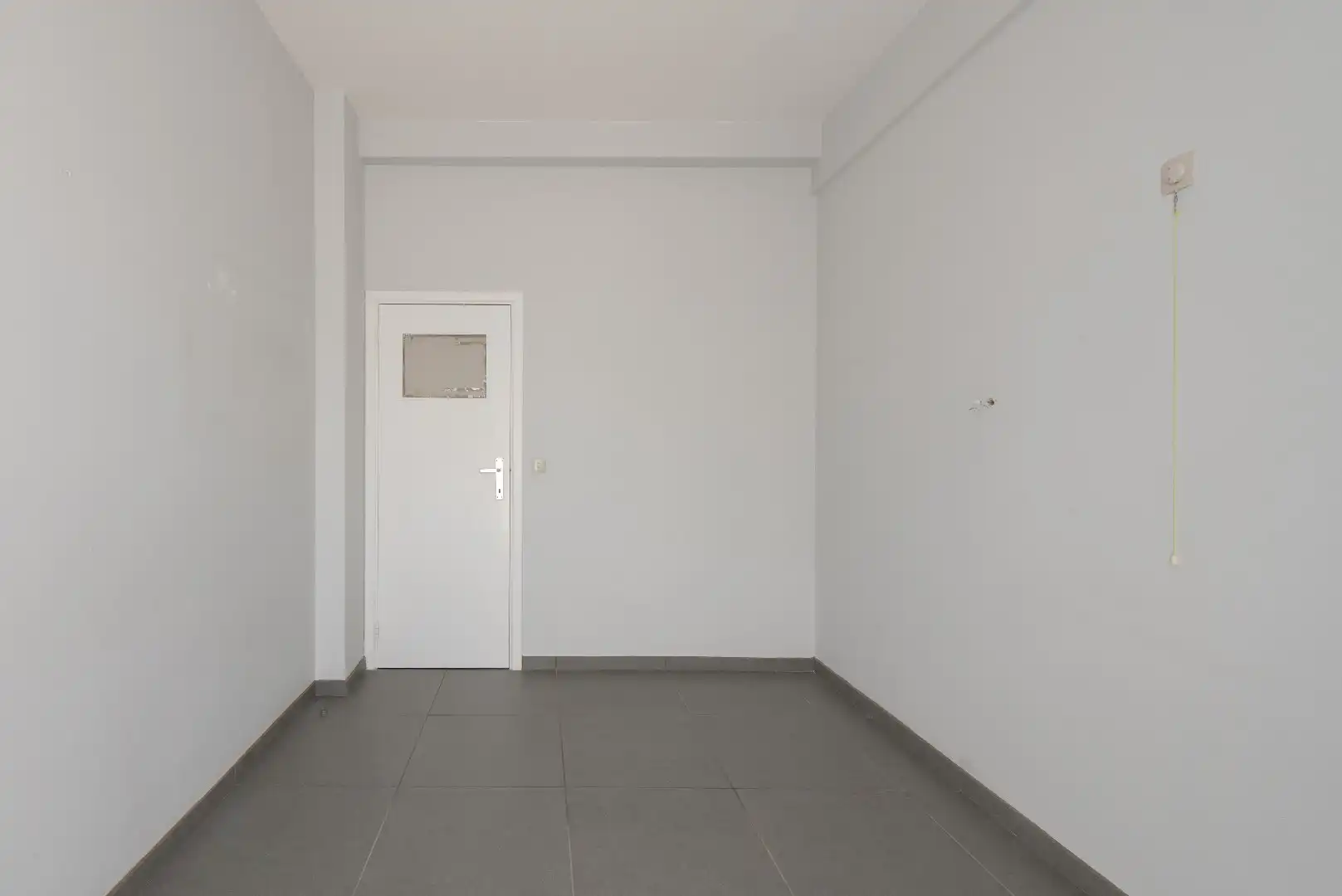 Instapklaar appartement op het gelijkvloers met prachtig zicht op zee. Gelegen aan de Zeedijk, op een toplocatie aan het strand. foto 11