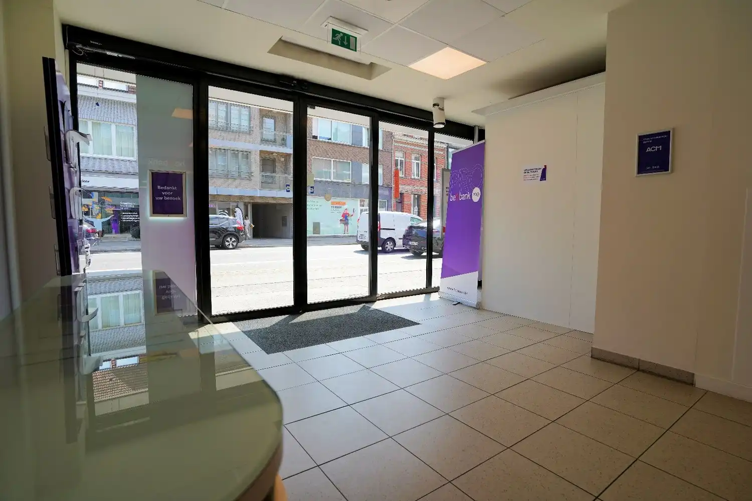 Commercieel gelijkvloers met uitstekende visibiliteit en ruime parking in het centrum van Brasschaat foto 6