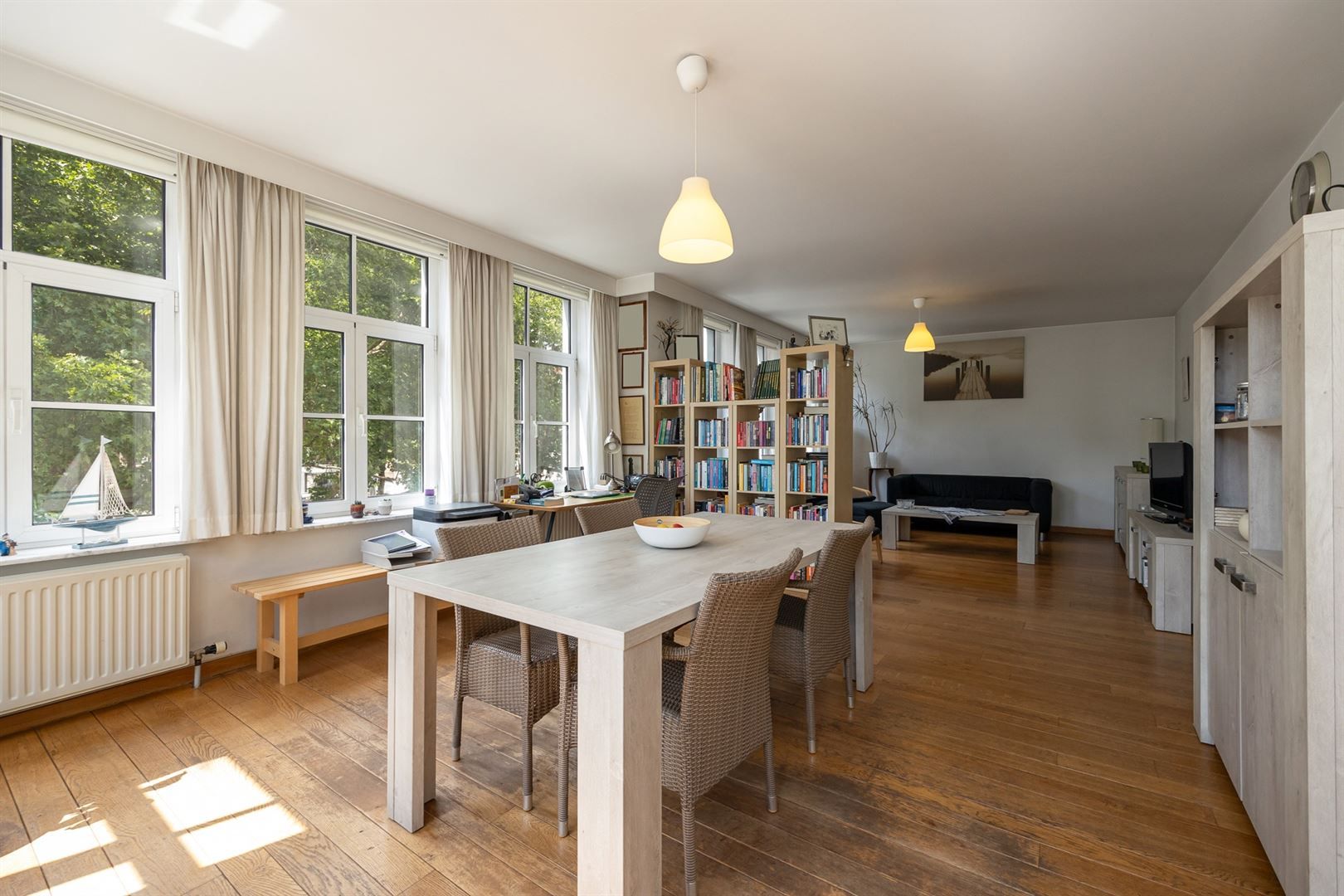 Licht en ruim wonen in hartje stad foto 2