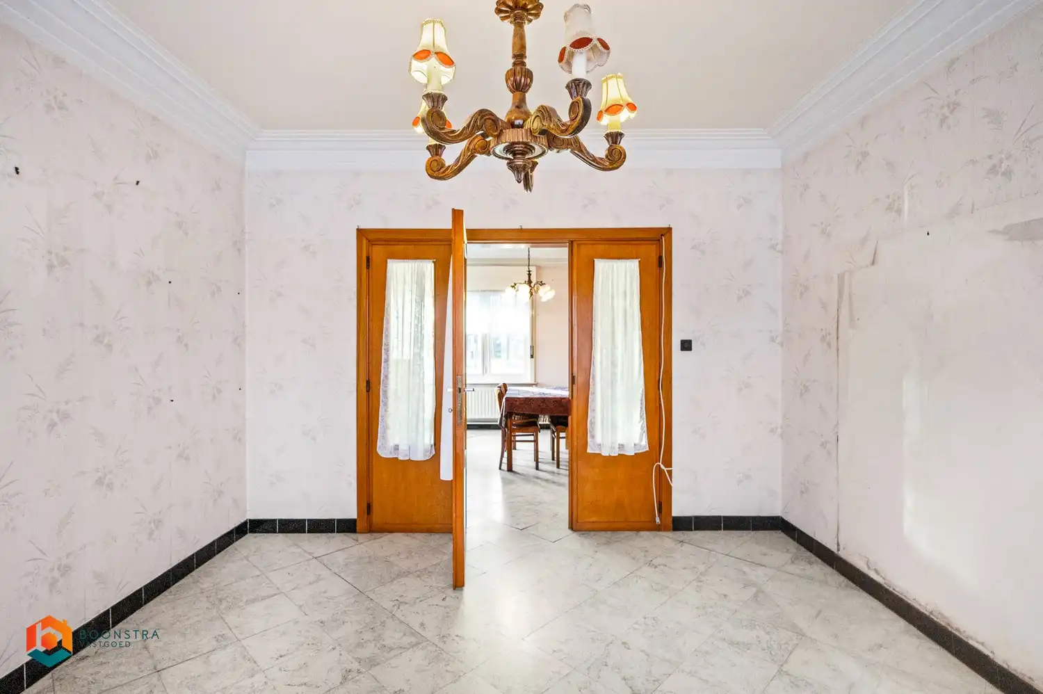 Te renoveren woning met 3 slpkrs en 2 garages in Berlaar-Heikant foto 6