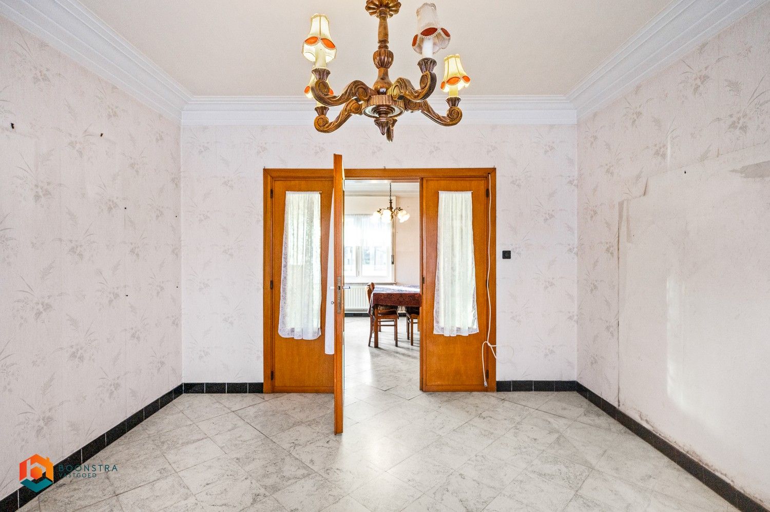 Te renoveren woning met 3 slpkrs en 2 garages in Berlaar-Heikant foto 6