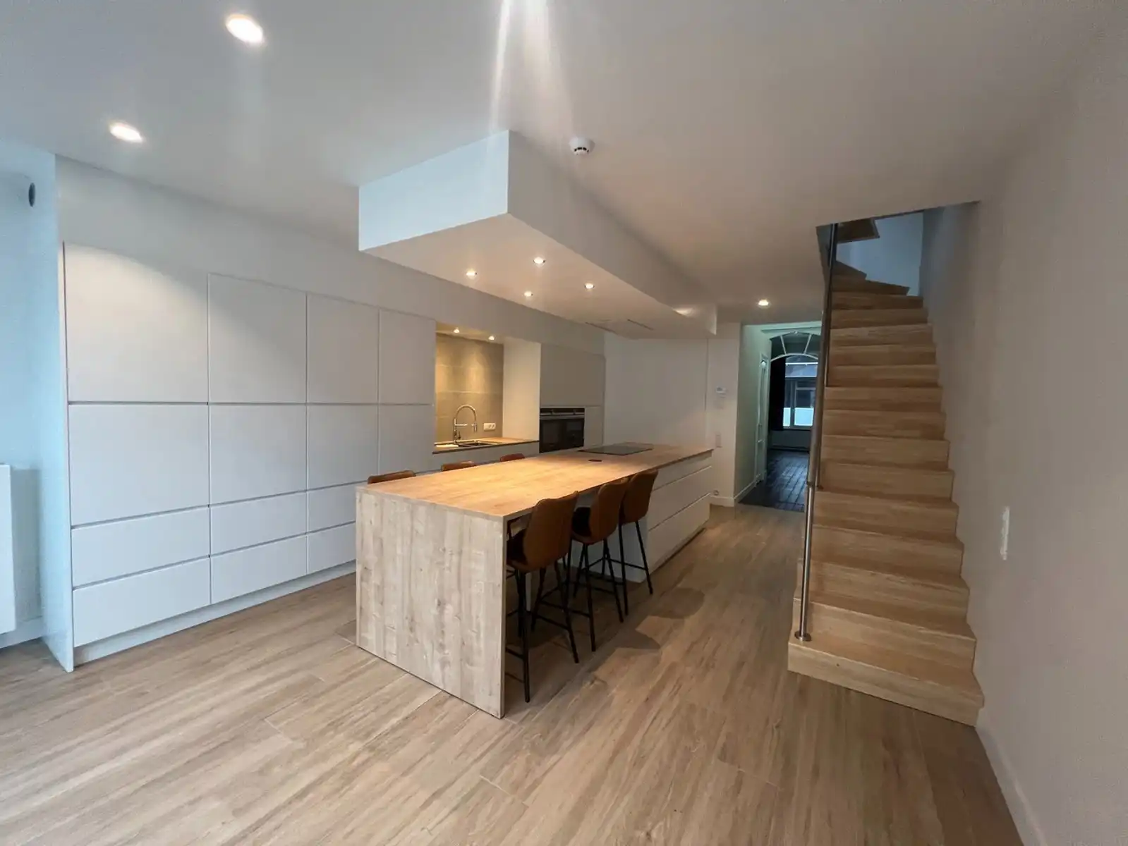 Gerenoveerd duplex appartement met tuin in centrum Leuven te huur foto 8