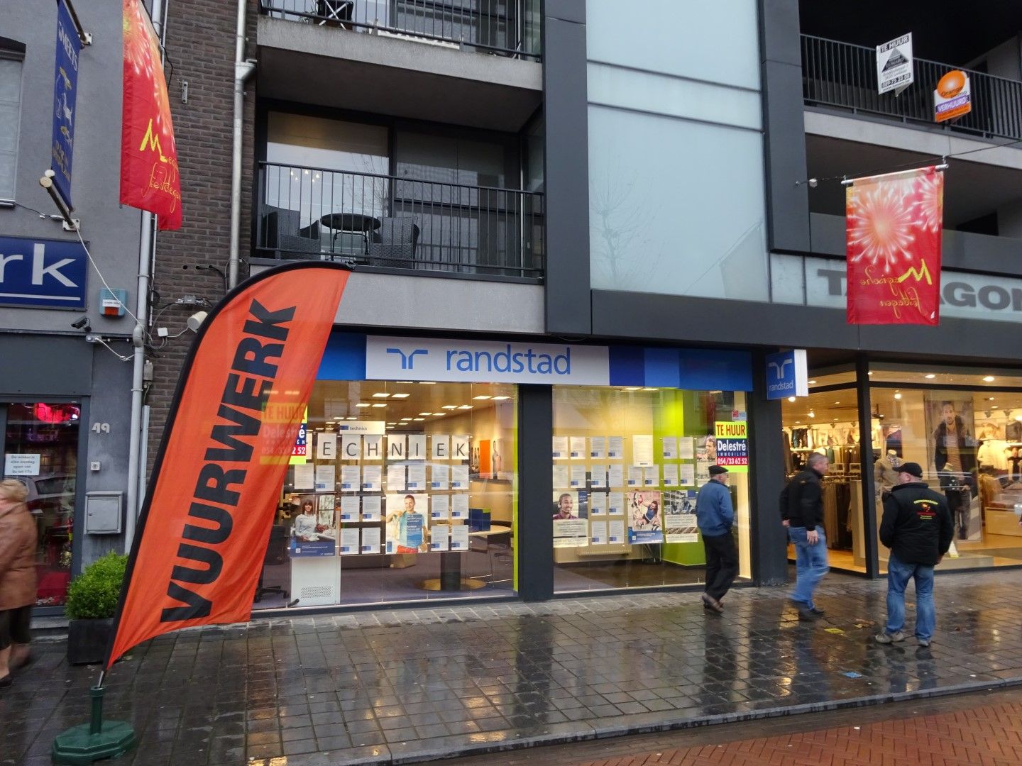 Instapklaar commercieel gelijkvloers Pauwengraaf foto {{pictureIndex}}