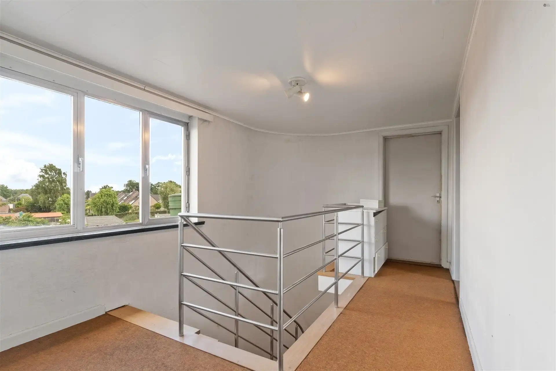 Mooi gelegen pand met veel potentieel foto 24