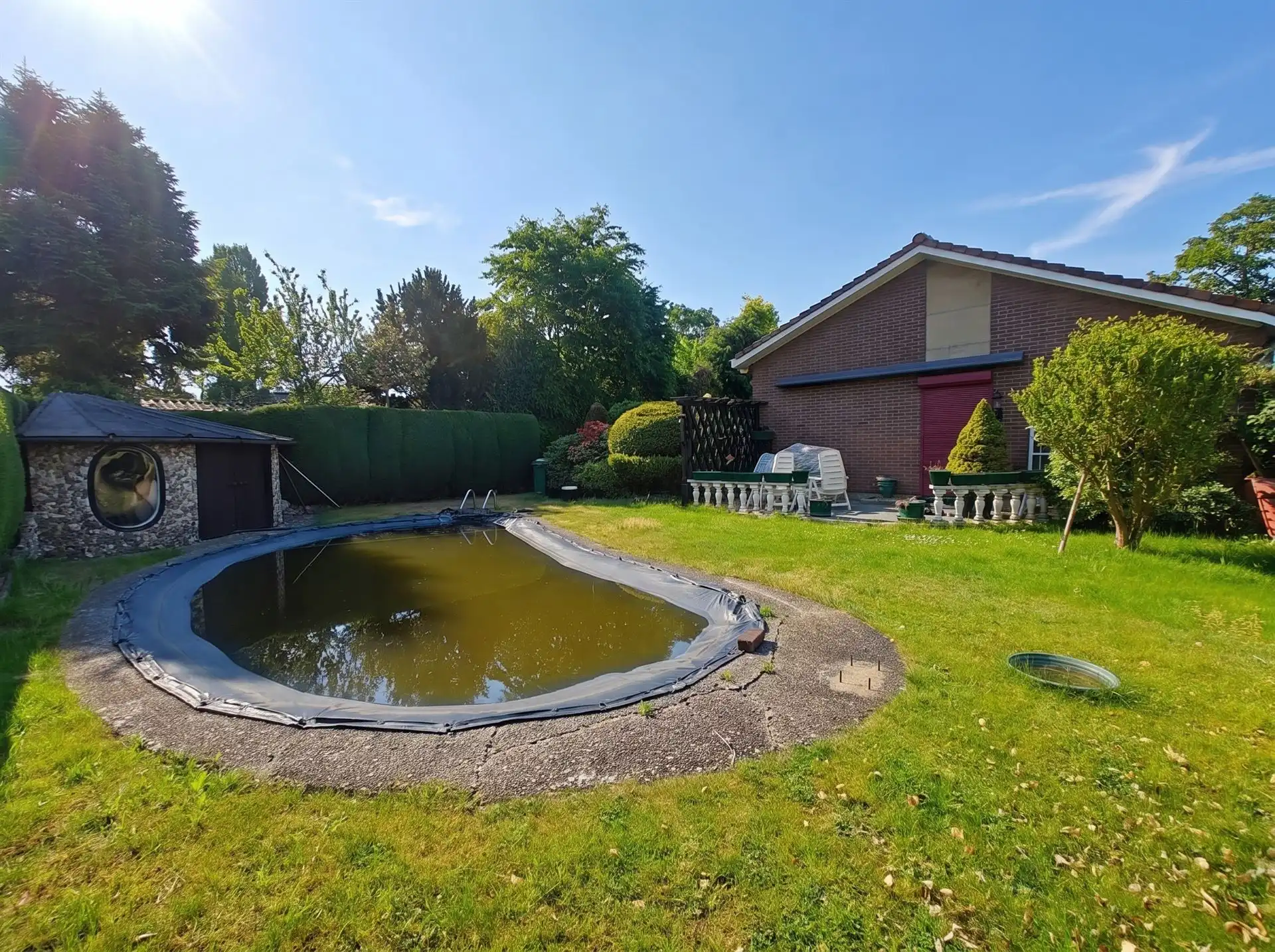 Te renoveren, vrijstaande woning in een gezellige woonwijk foto 16