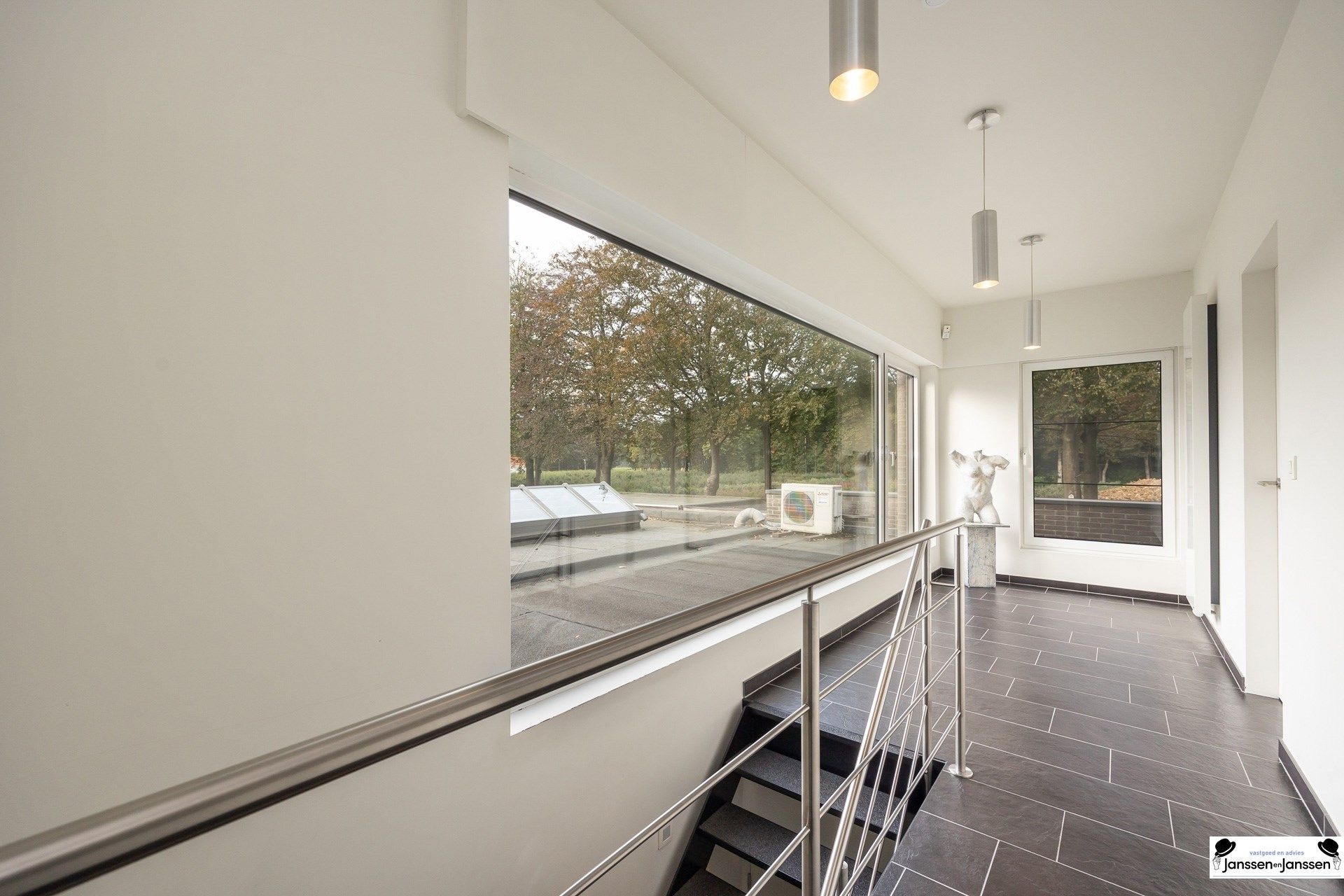 Instapklare, volledig gerenoveerde woning op royaal perceel! foto 19