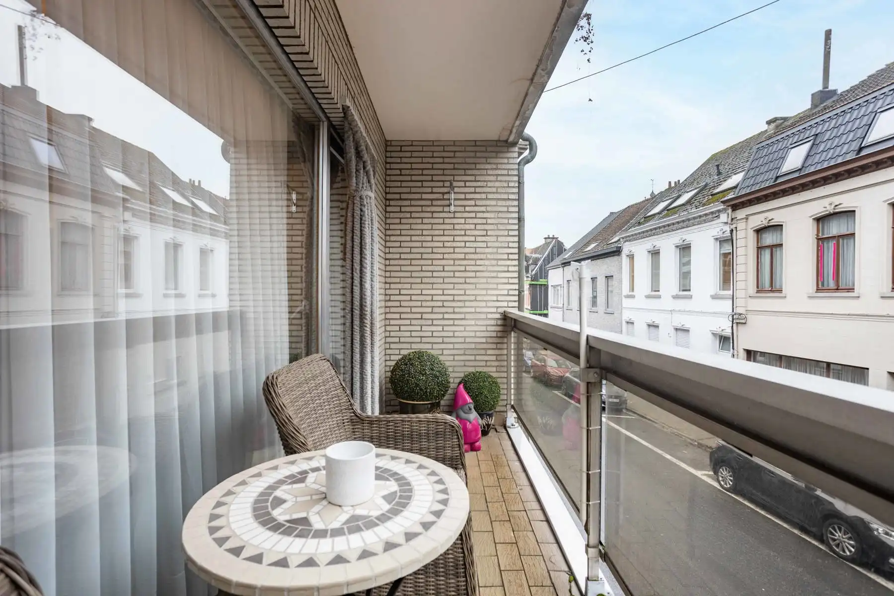 Opbrengsteigendom bestaande uit 7 appartementen en 20 garages! Toprendement met basisakte! foto 10