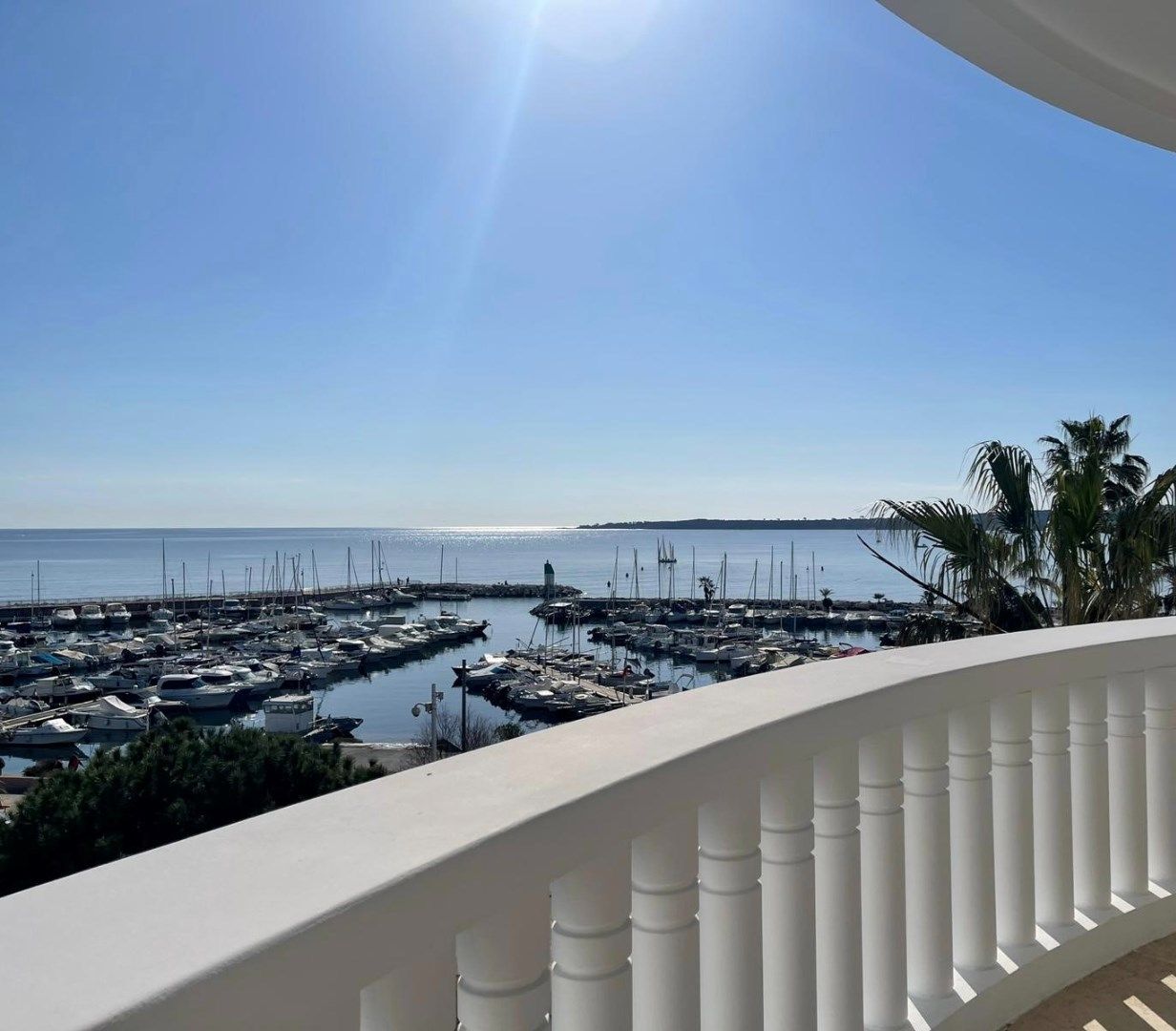 Luxe Triplex Appartement met Zeezicht en Garage in Cannes, 5 Slaapkamers, Terras, Lift, Gerenoveerd in 2024 - 512.00m² Bewoonbare Oppervlakte, Zicht op Jachthav foto 7