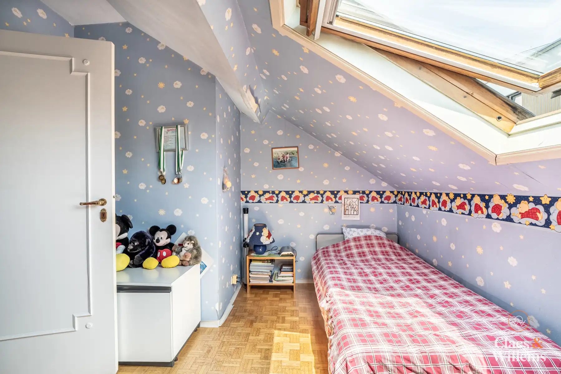 Ruime bel-etagewoning nabij centrum Halle foto 10