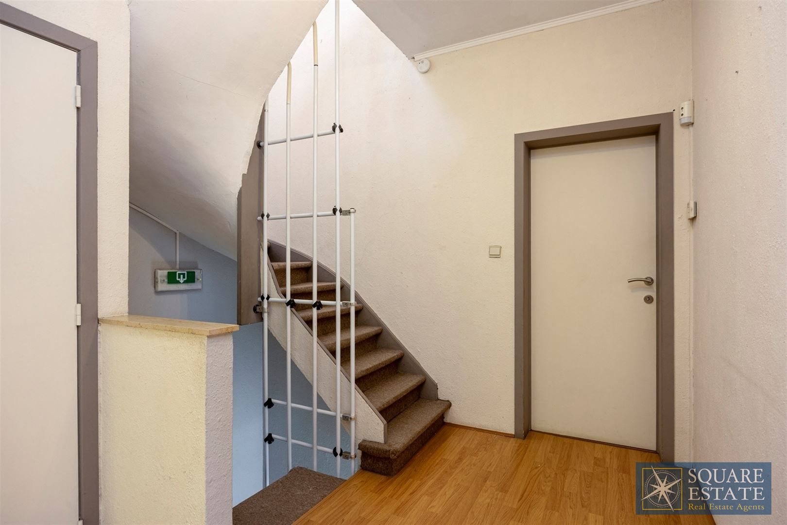 Kantoorgebouw foto 6