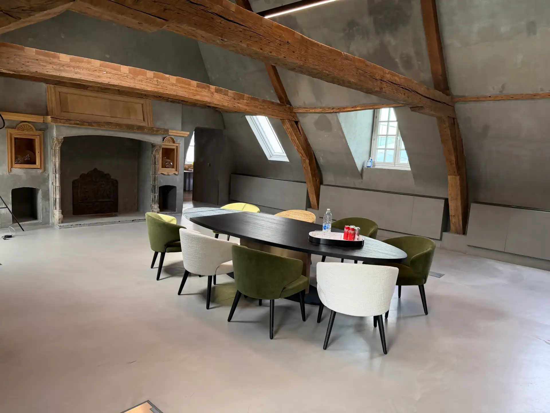 Kantoren te huur in het commerciële hart van Antwerpen. foto {{pictureIndex}}