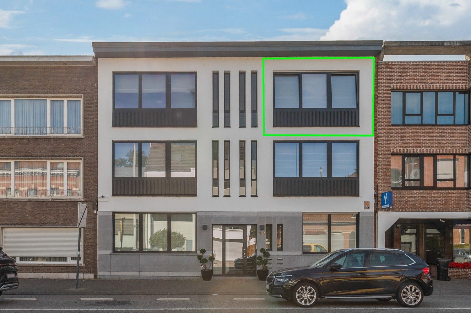 Instapklaar 2 SLPK appartement met een terras te Wijnegem! foto {{pictureIndex}}