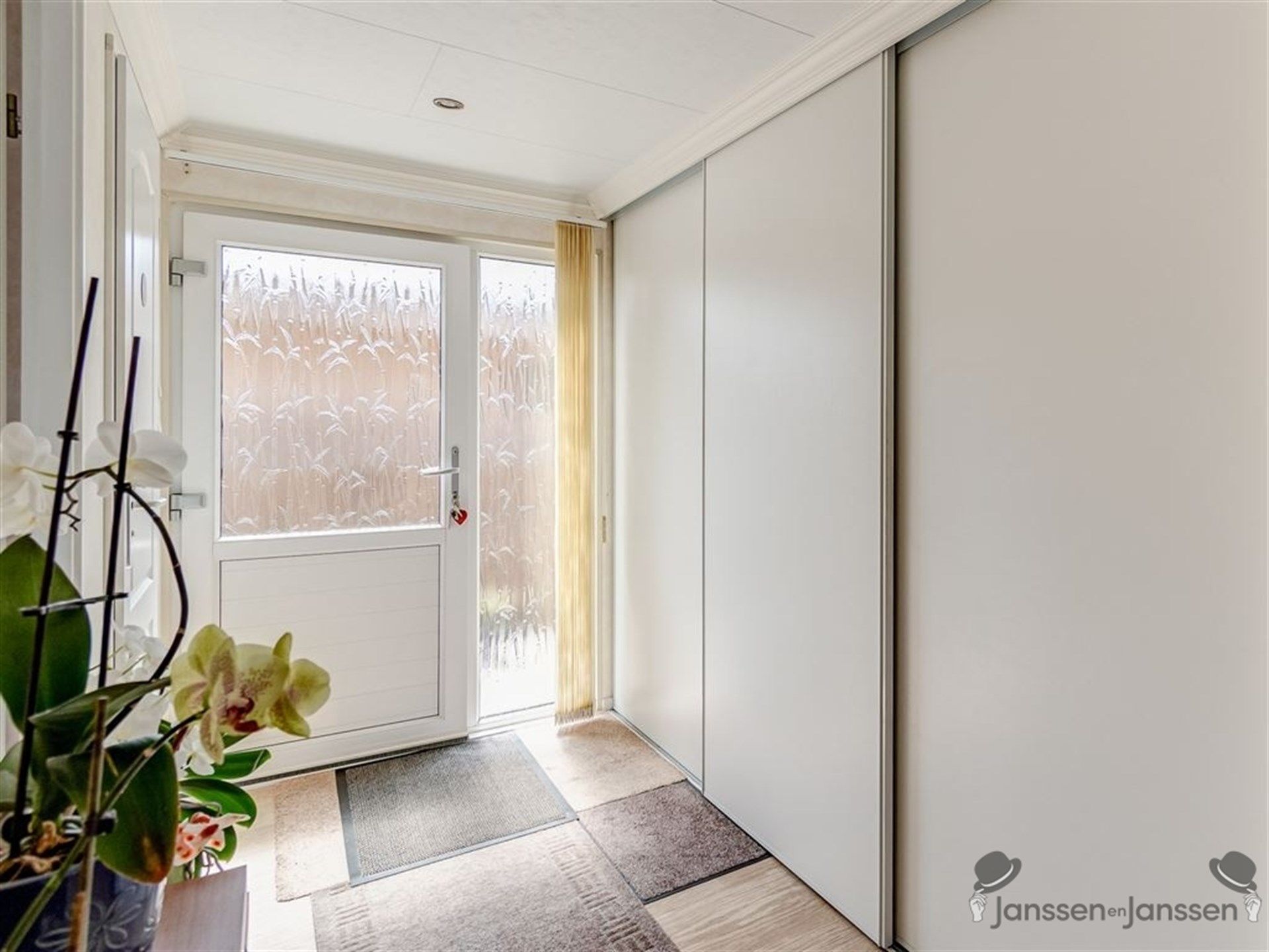 Rustig gelegen bungalow met tuintje - permanente bewoning toegestaan! foto 2