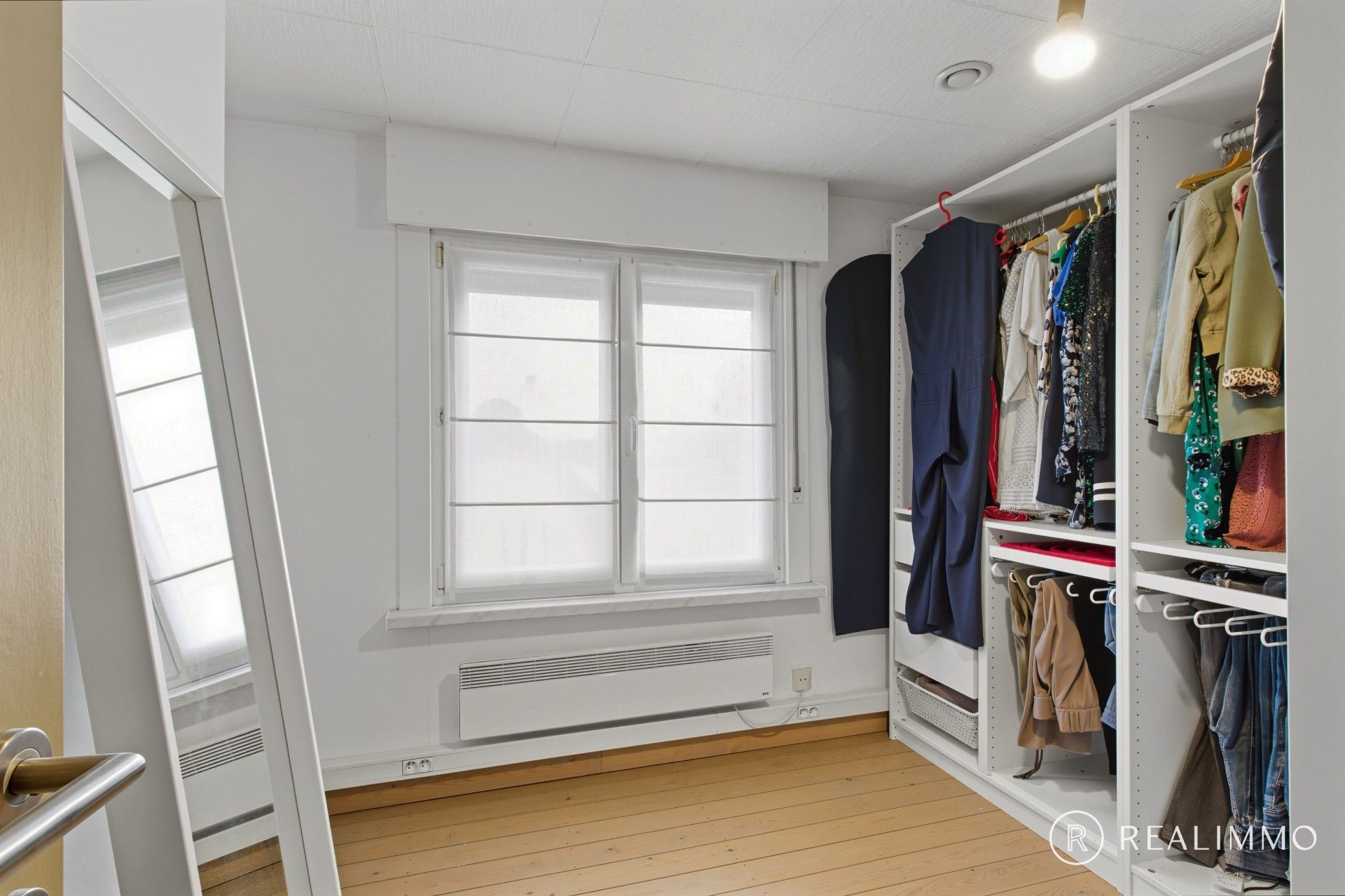 Instapklare hoekwoning in centrum Desselgem foto 13