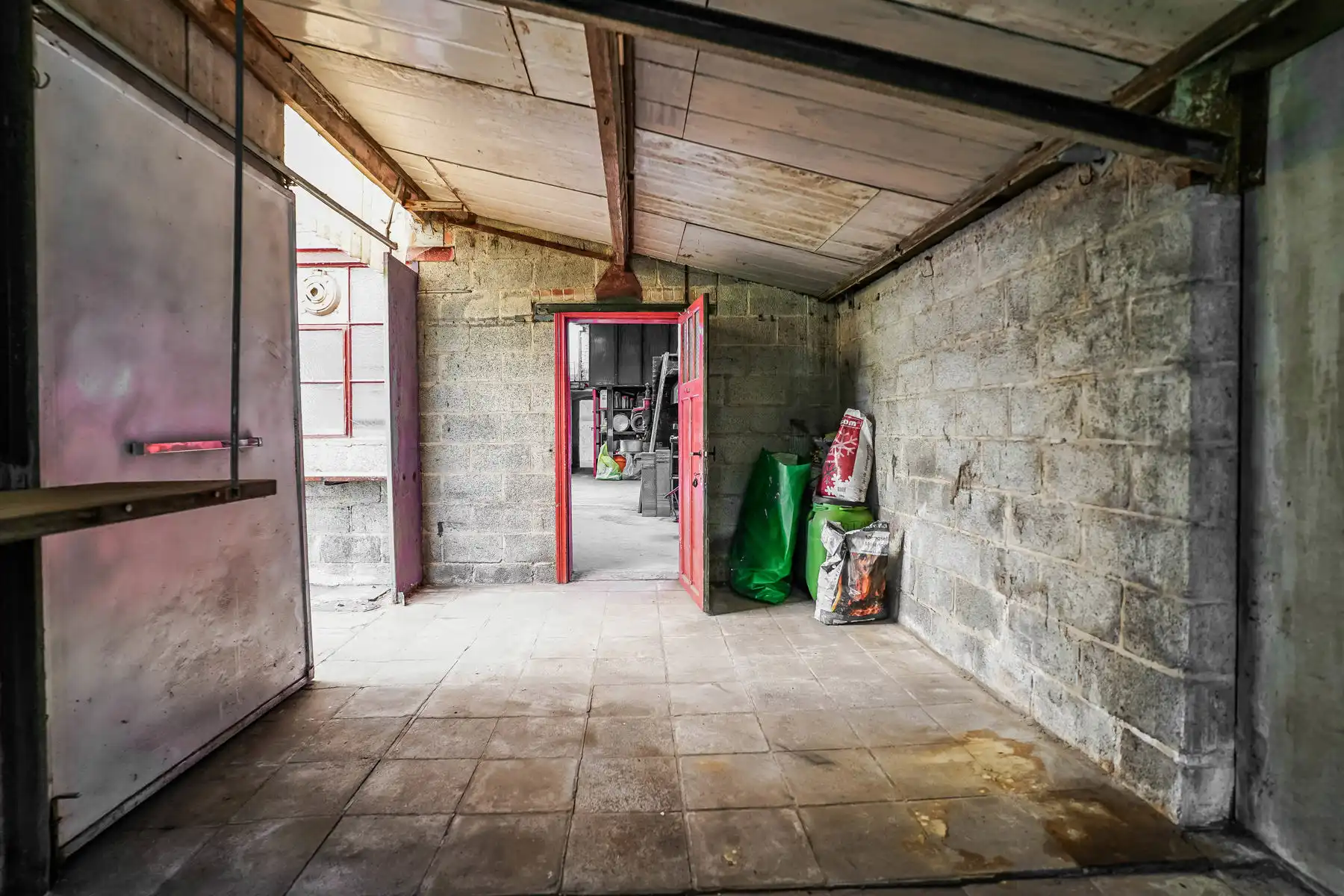Te renoveren woning met werkplaats en ruim perceel in landelijke omgeving te Londerzeel. foto 24