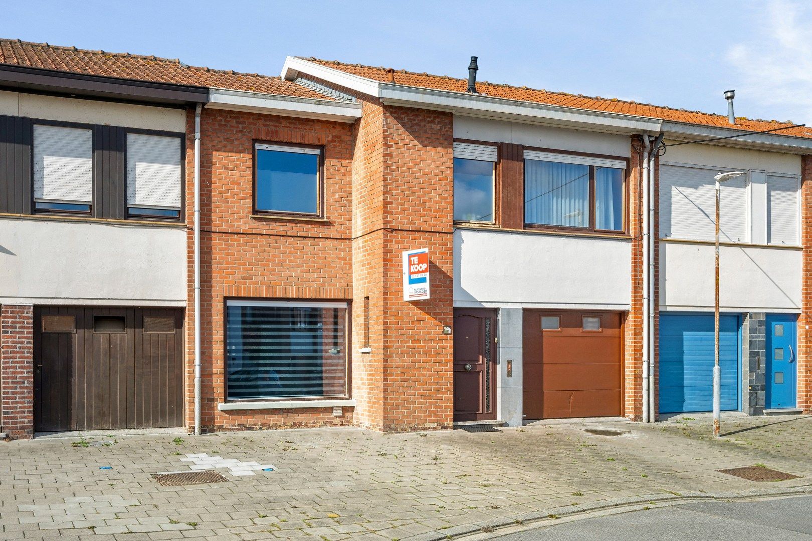 Hoofdfoto van de publicatie: OP TE FRISSEN WONING MET 3 SLAAPKAMERS, BUREAURUIMTE, GARAGE EN  TUIN