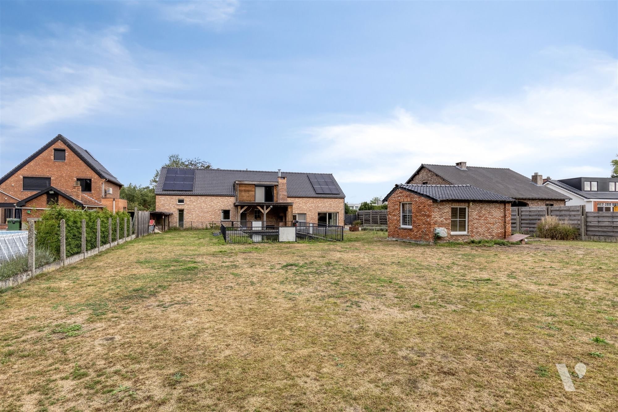 Prachtig gerenoveerde woning (279m²) met zwemvijver foto 35