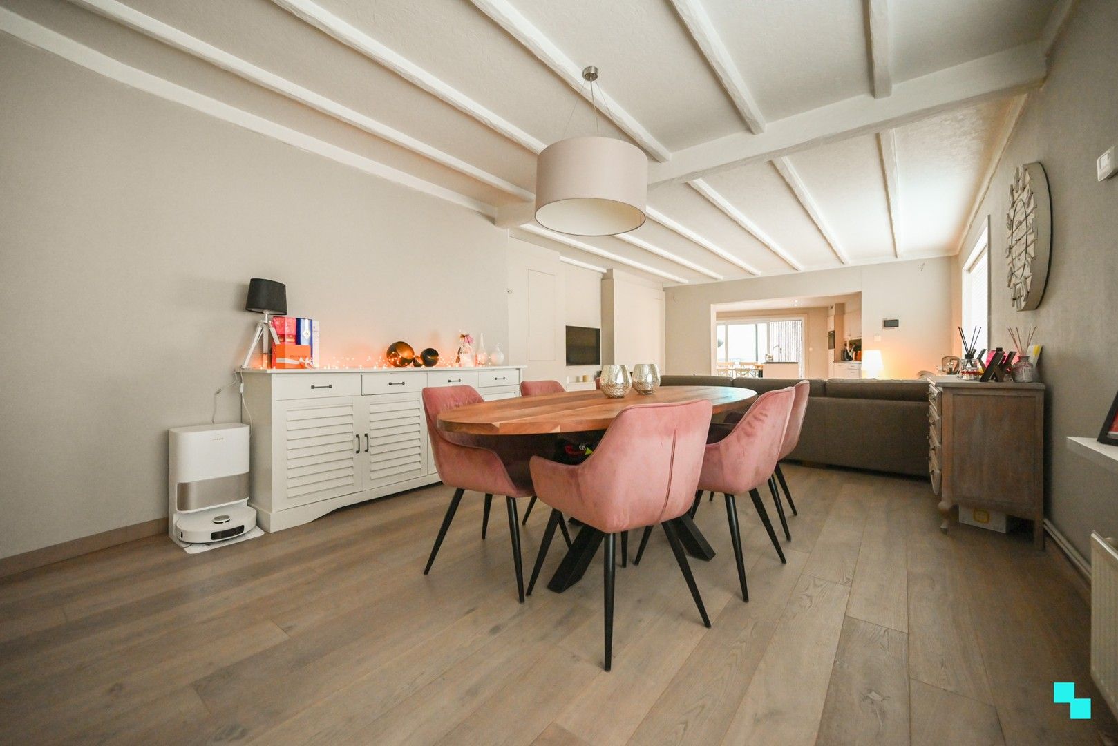 Ruim magazijn met kantoorruimtes en woonst te Lendelede foto 13