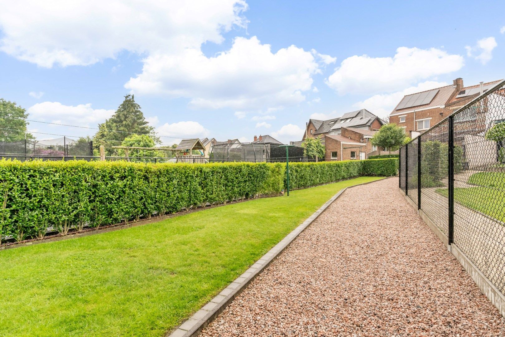 IN OPTIE - Uitstekend verzorgde gerenoveerde rijwoning met 4 slaapkamers, tuin en dubbele garage te Hoeselt op 4a61ca - perceel ook achteraan toegankelijk foto 38