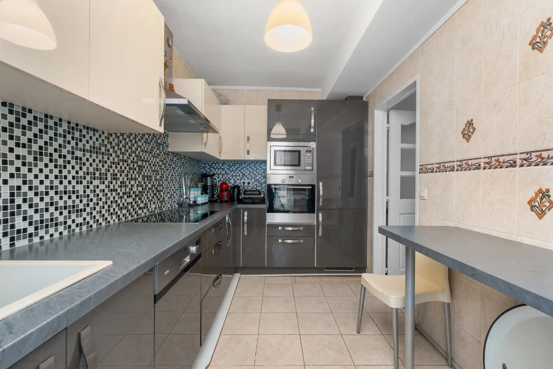 Instapklaar appartement met 2 slaapkamers nabij Tour & Taxis foto 4