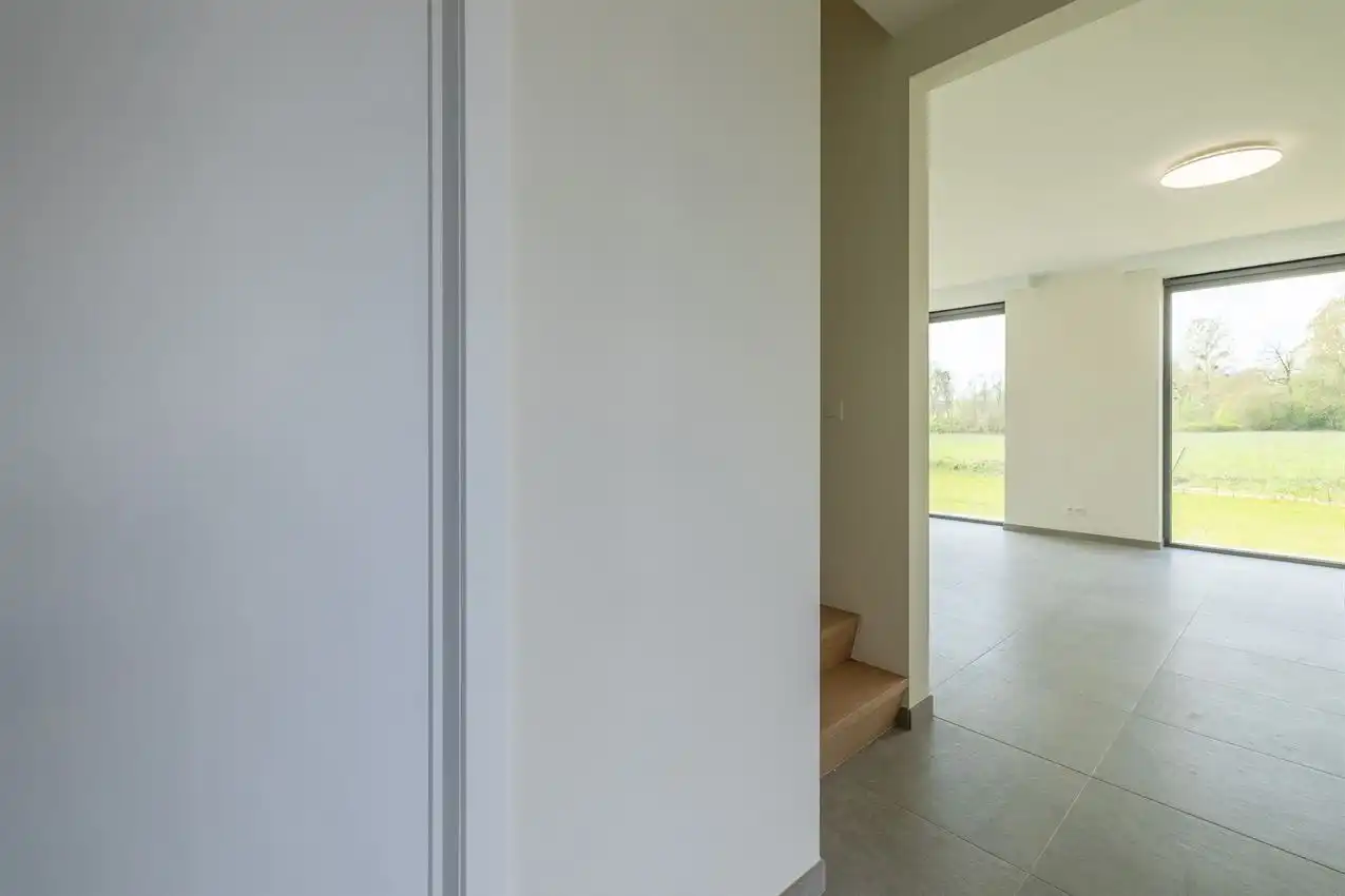 Nieuwbouwwoning, gunstig gelegen, 3 slpk, tuin, carport foto 13