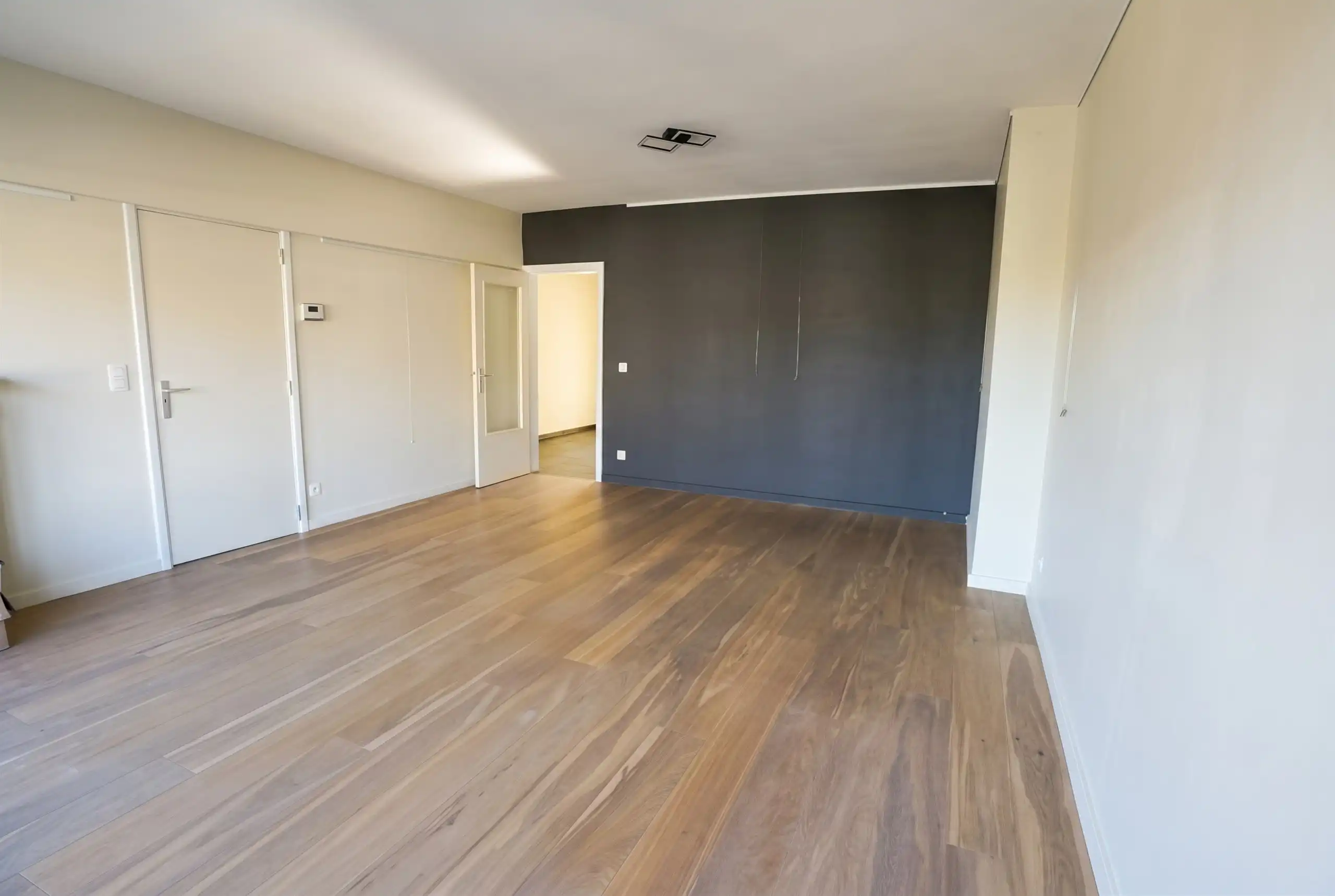 Vernieuwd appartement met garage en terras foto 6
