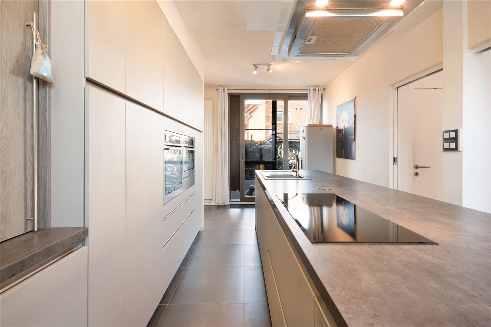 Instapklare woning met 3 slaapkamers en private parking foto 3