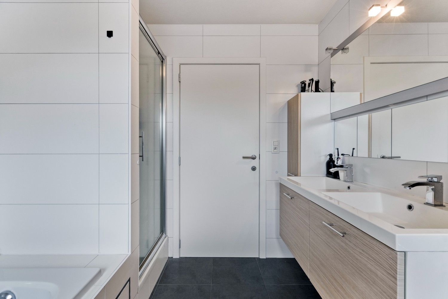 Instapklare en lichtrijke duplex met terras, garage én drie slaapkamers foto 23