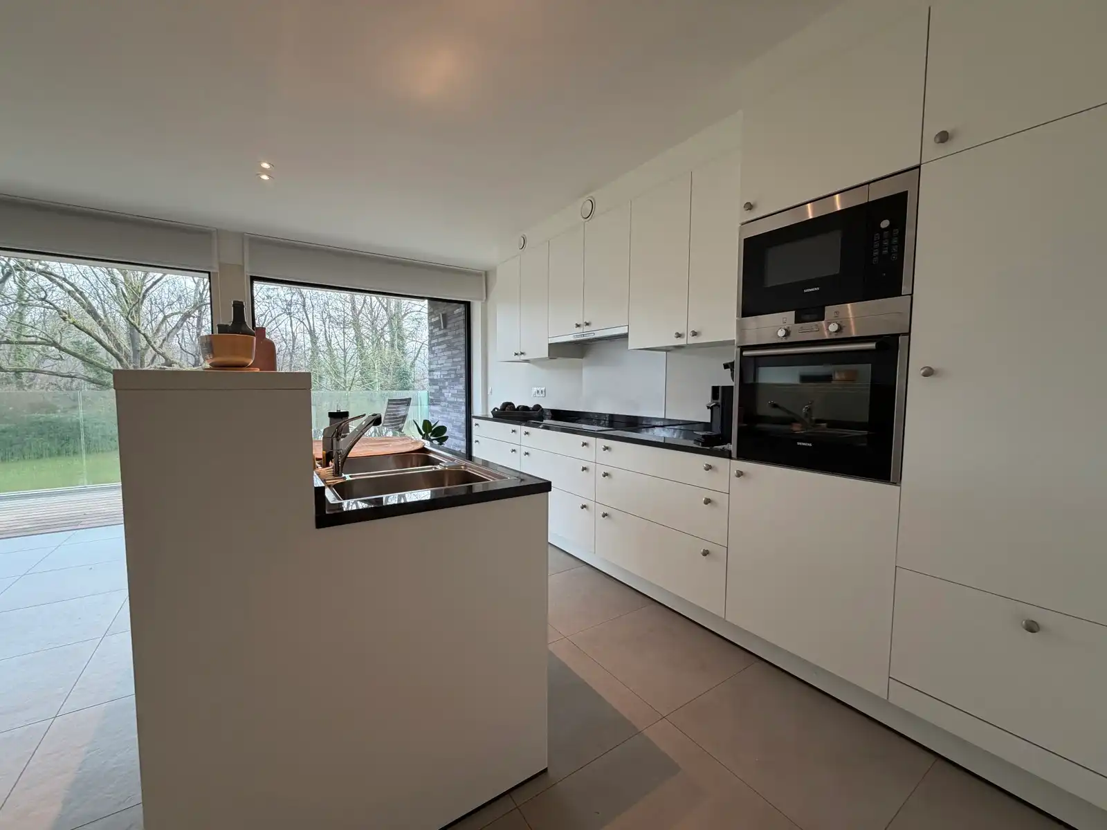 Instapklaar appartement met terras en staanplaats nabij centrum Aalst. foto 5