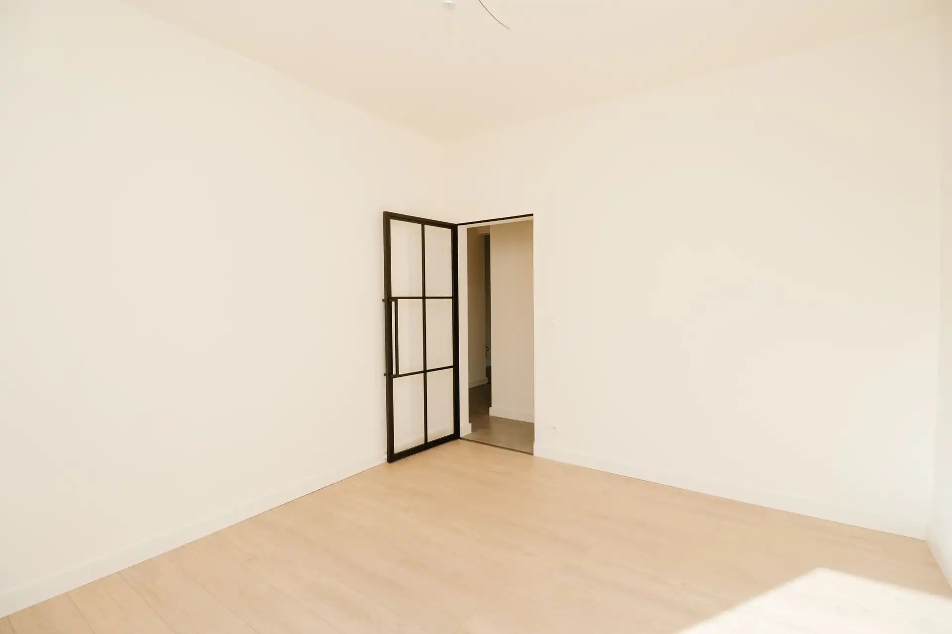 Gerenoveerd gelijkvloers appartement met tuin foto 9