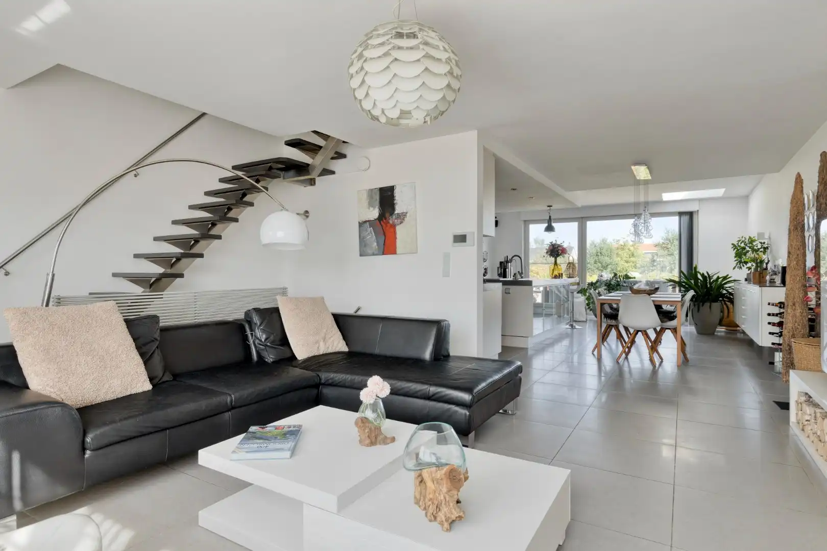Mooie bel-etage woning van 234 m² bew.opp. op 344 m² grond. foto 3