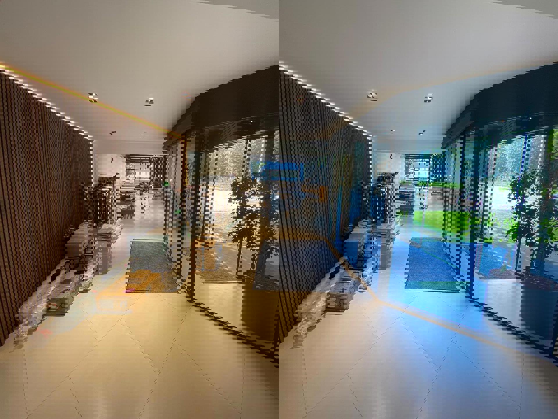Industriegebouw met een modern gerenoveerde kantoorruimte foto 5