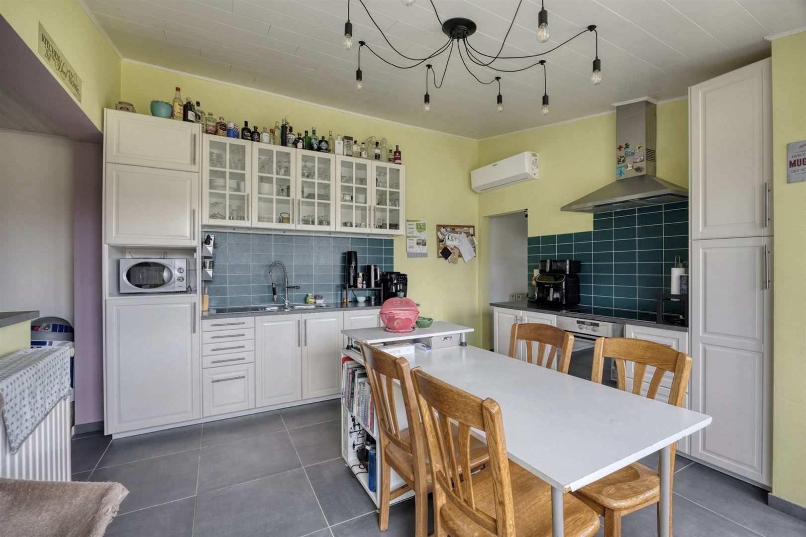 INSTAPKLARE MODERNE GEZINSWONING ! foto {{pictureIndex}}