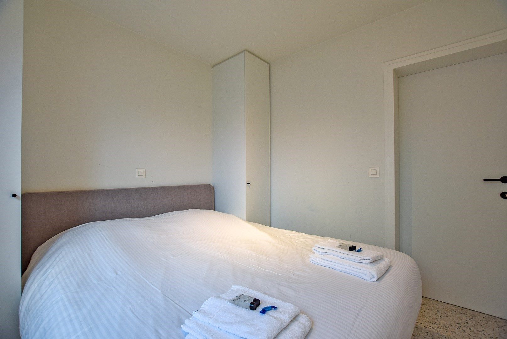 Gerenoveerd 2-slaapkamerappartement vlakbij het strand te Koksijde-Bad. foto 6