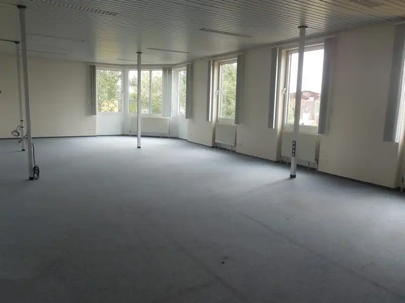 Magazijn met kantoren te huur langsheen A12  te Schelle foto 4