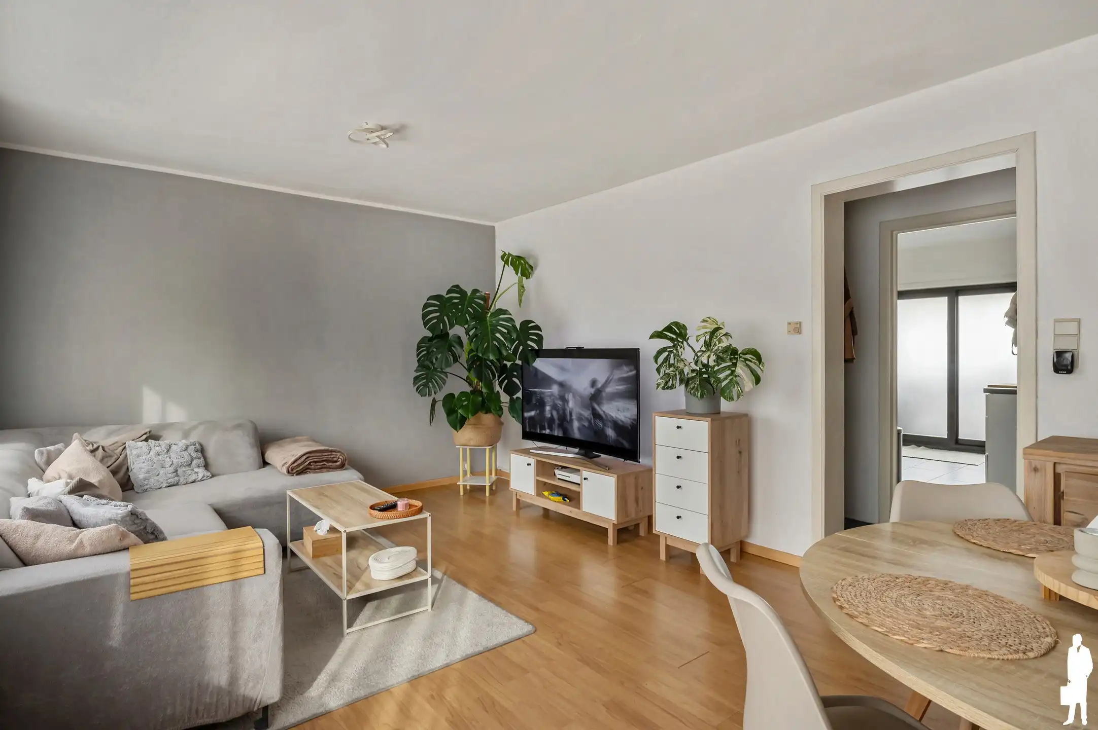 Handelspand met duplex appartement, terras en 2 garageboxen in centrum Nieuwmoer foto 12