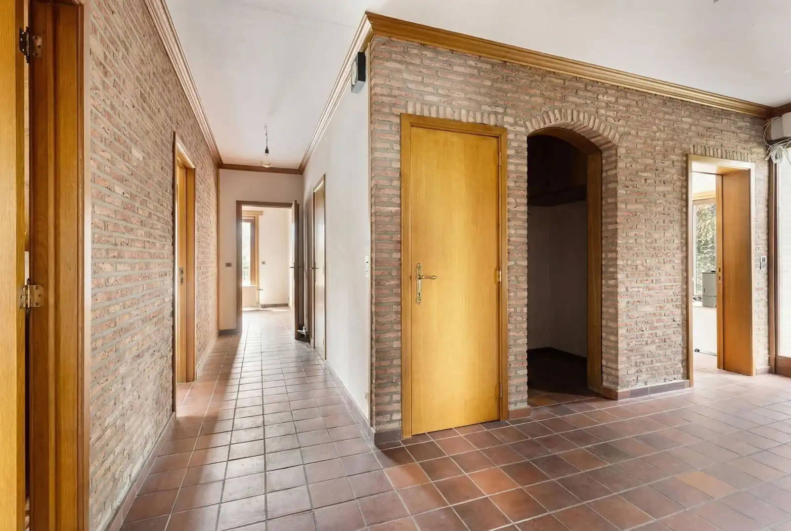 Villa op te frissen in hartje Pajottegem foto 12