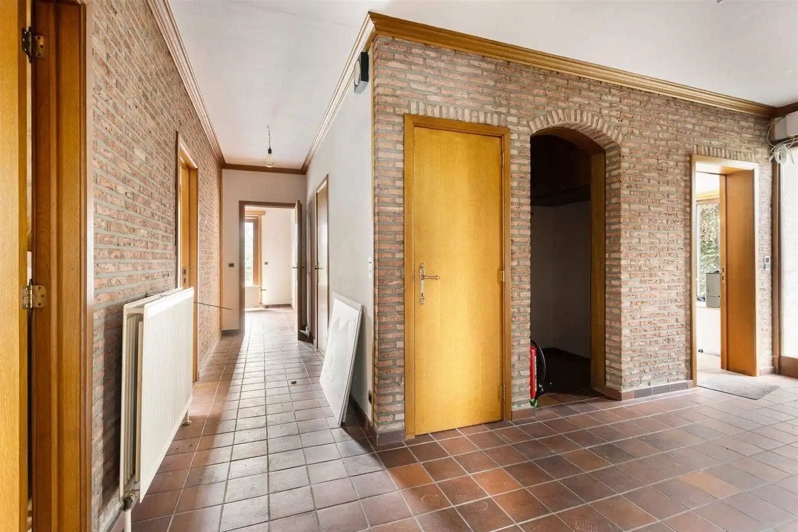 Villa op te frissen in hartje Pajottegem foto 12